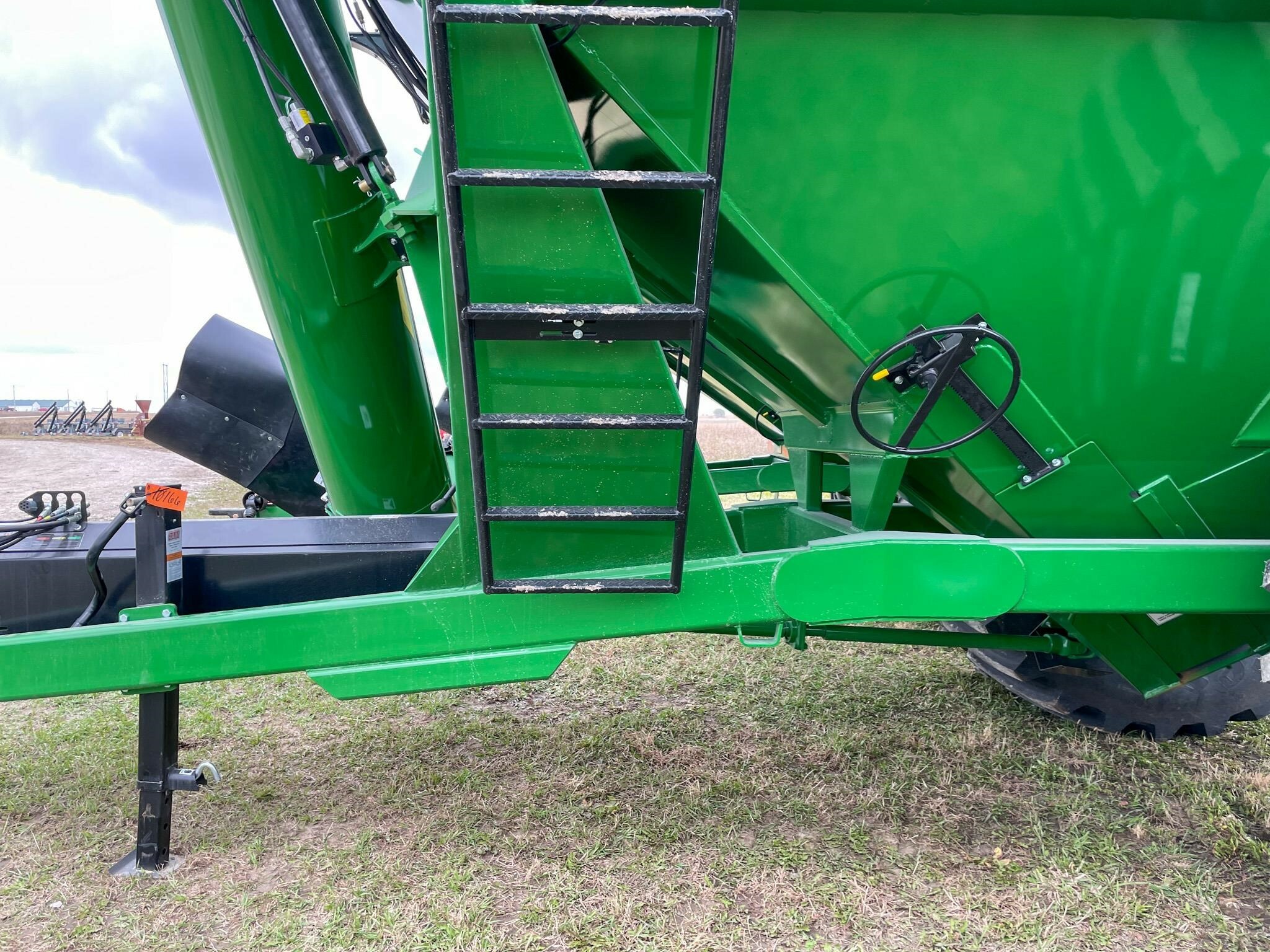 2026 J&M 1112 Grain Cart