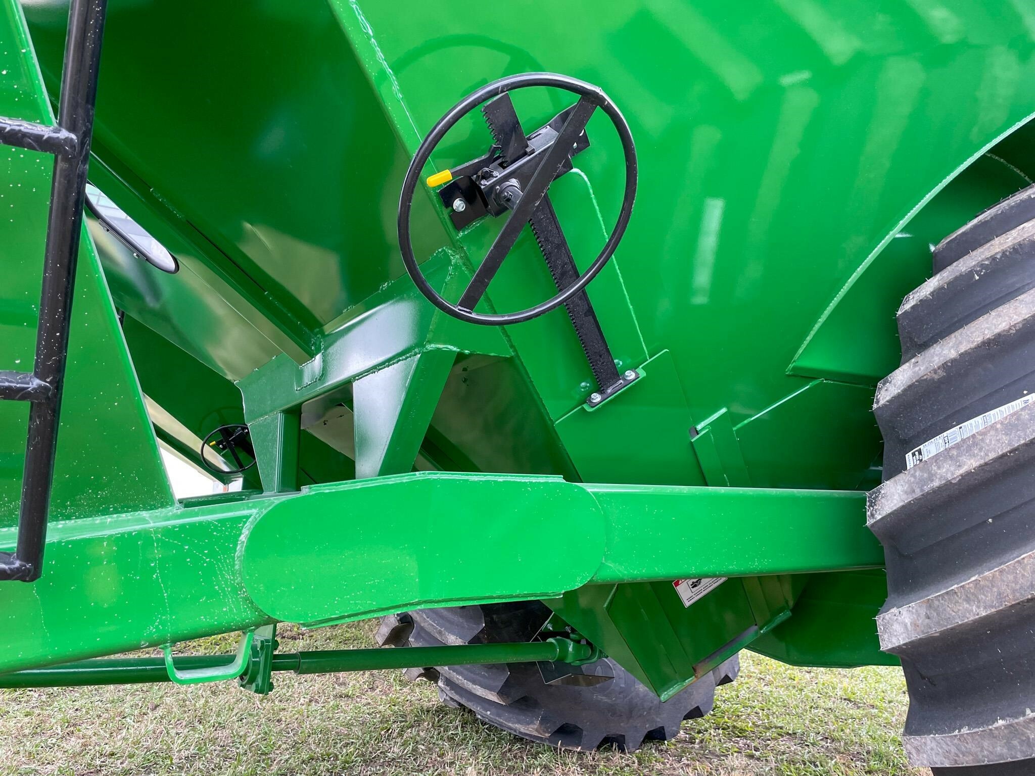 2026 J&M 1112 Grain Cart