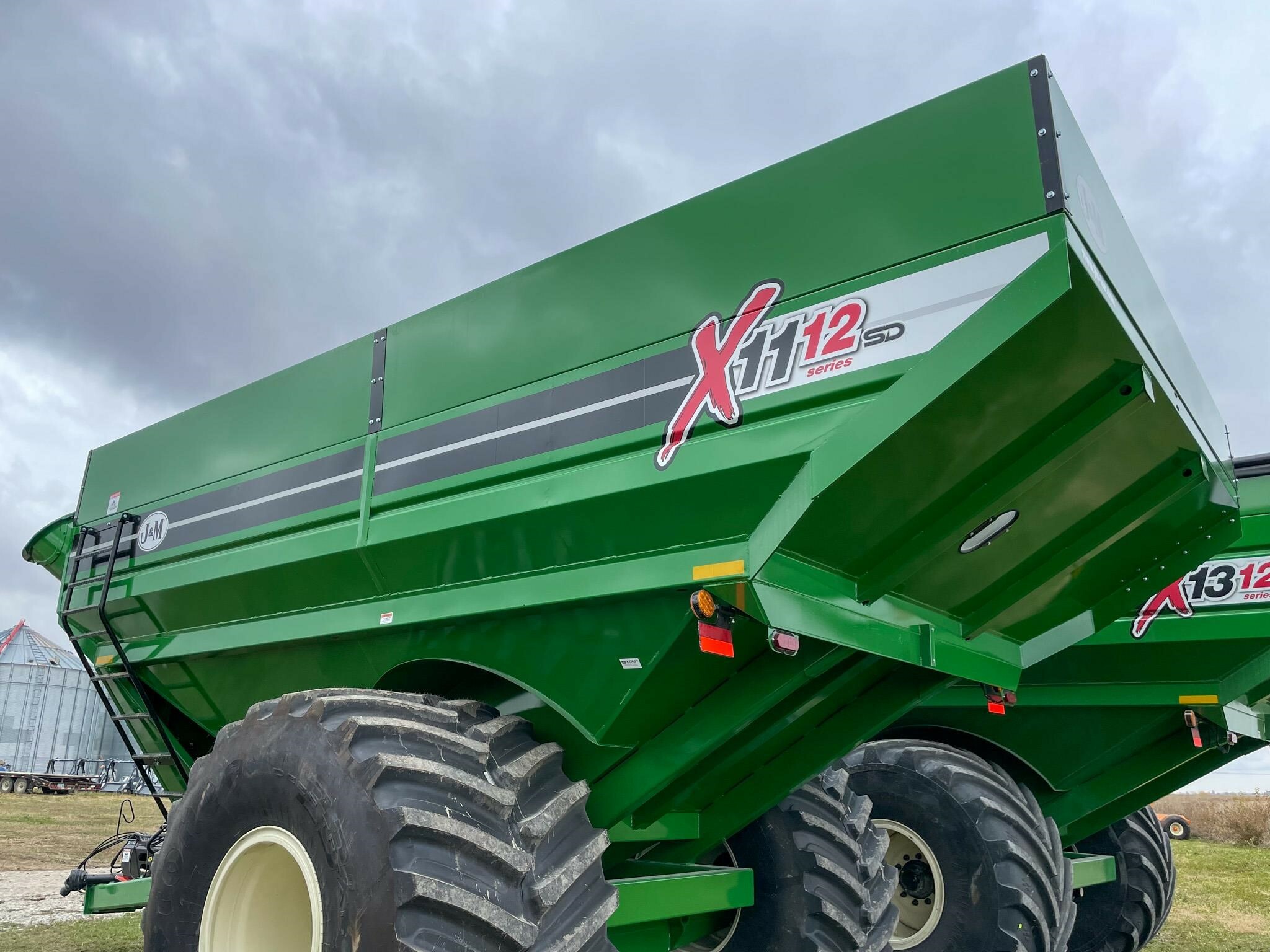 2026 J&M 1112 Grain Cart