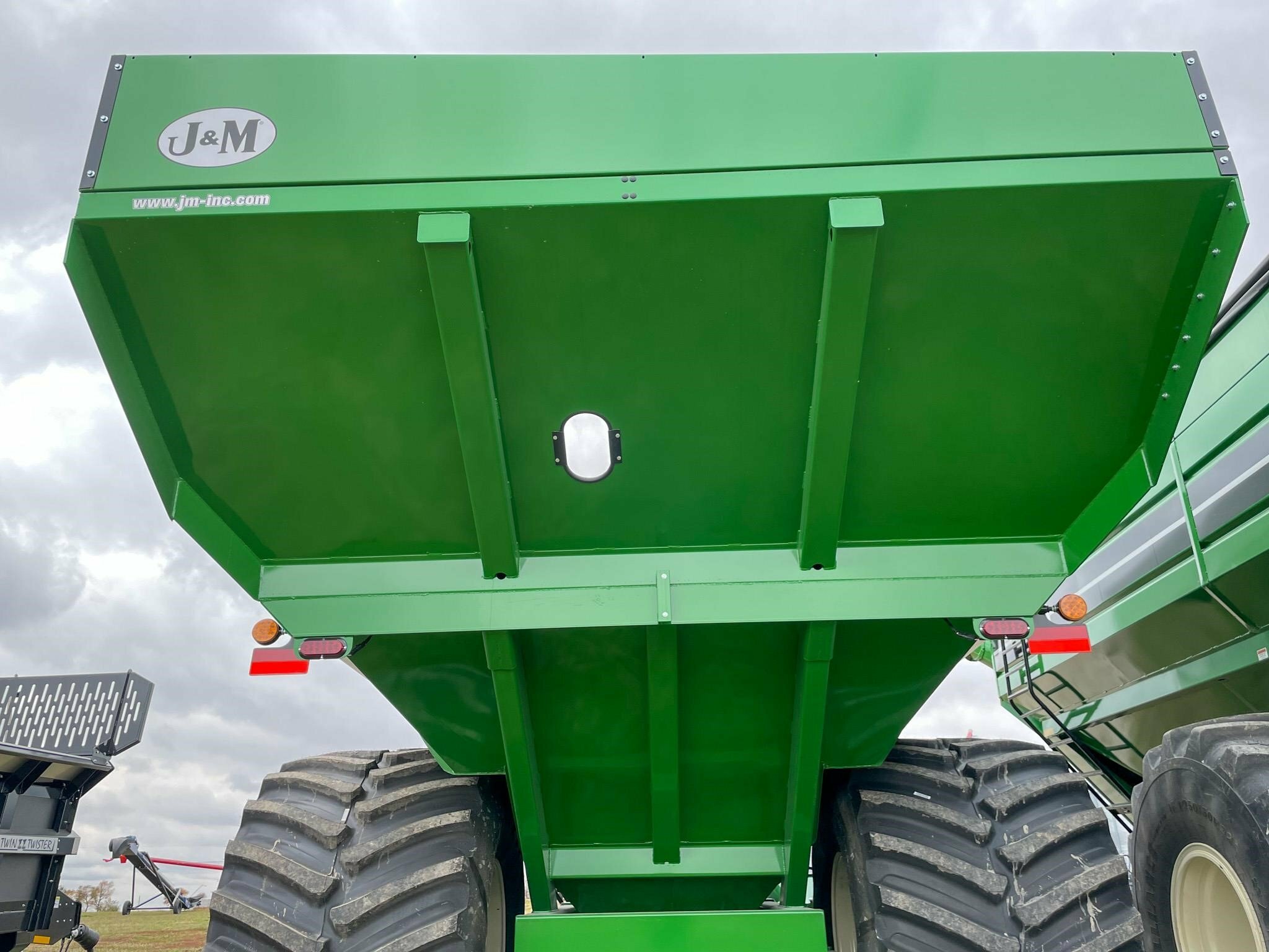 2026 J&M 1112 Grain Cart