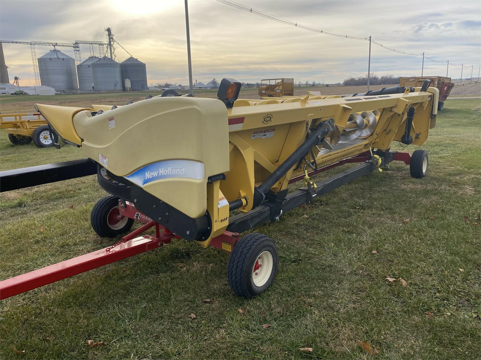 2011 New Holland 99C Corn Head