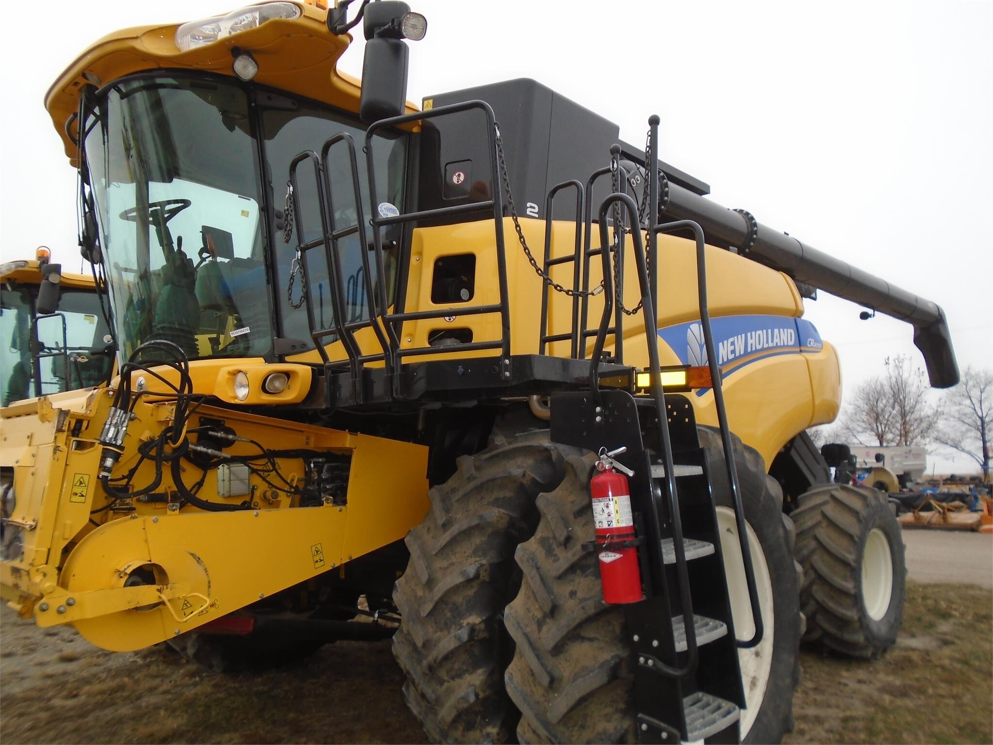 2012 New Holland CR8090 Combine