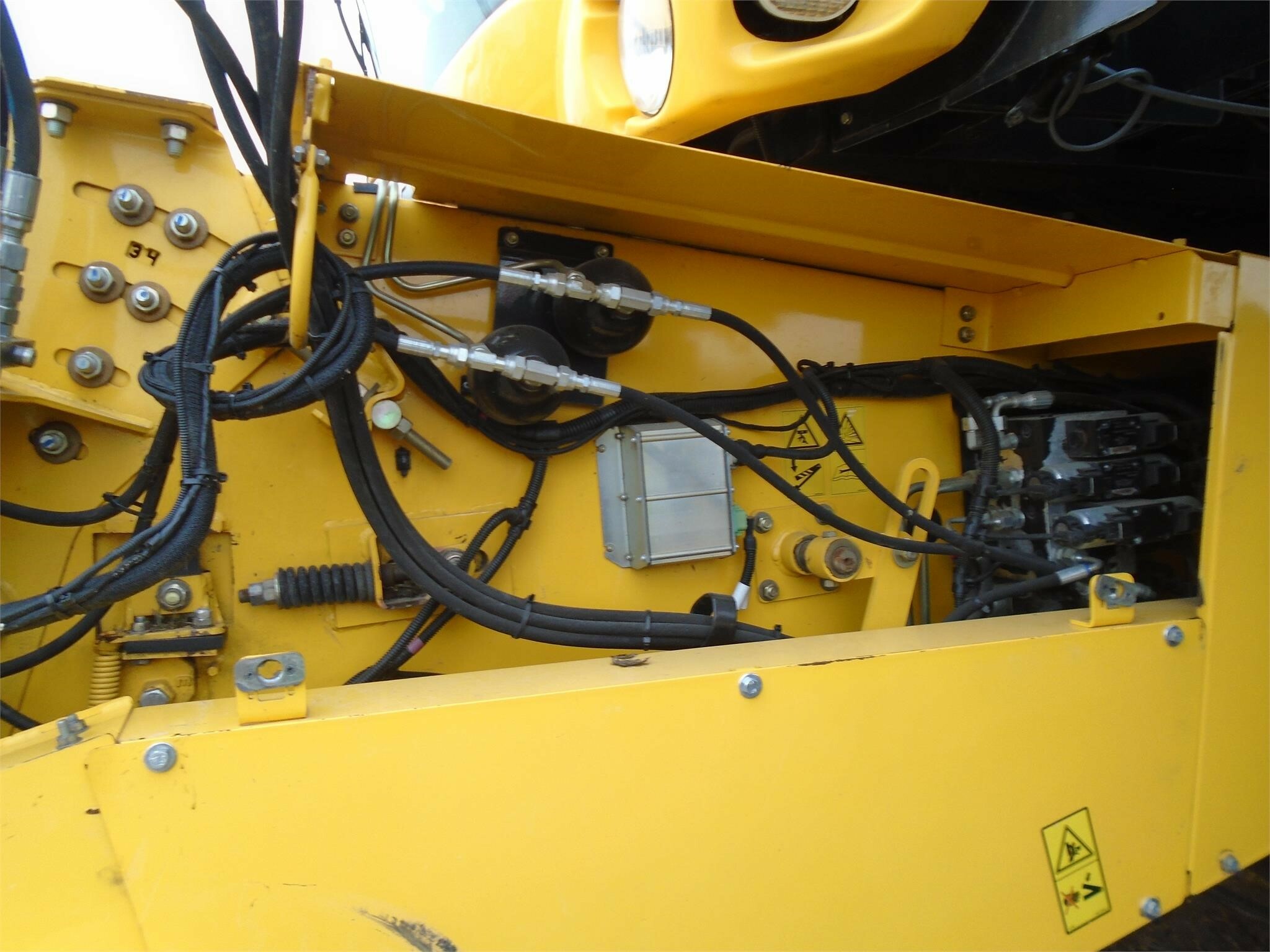 2012 New Holland CR8090 Combine