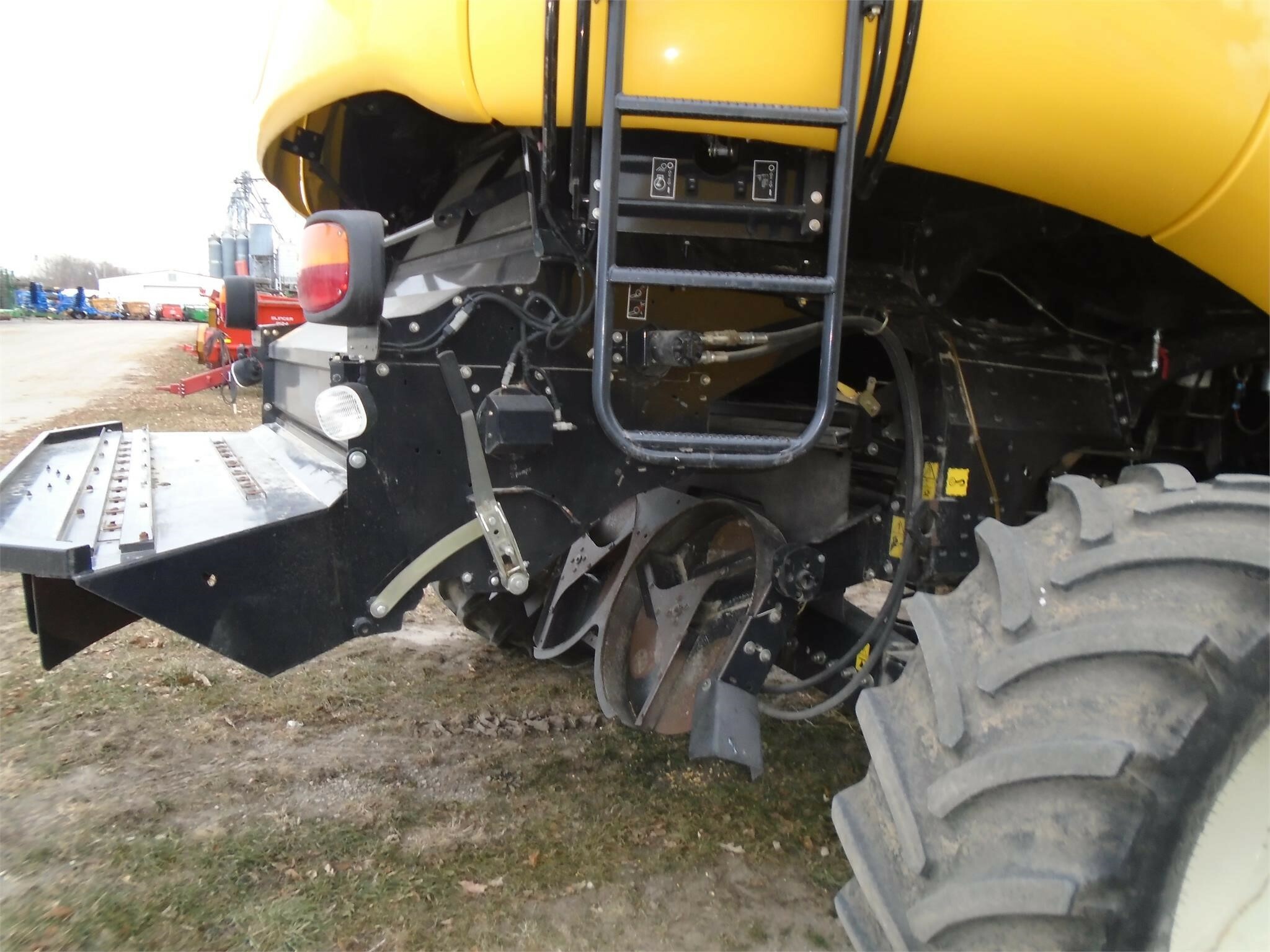 2012 New Holland CR8090 Combine