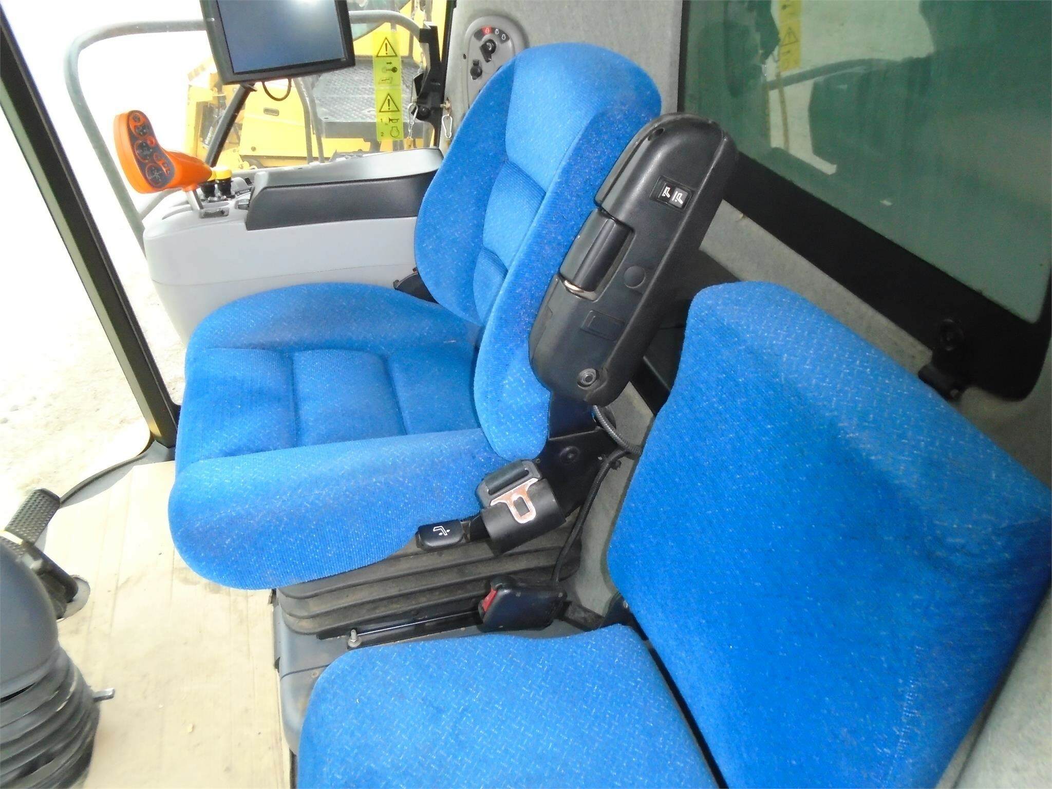 2012 New Holland CR8090 Combine