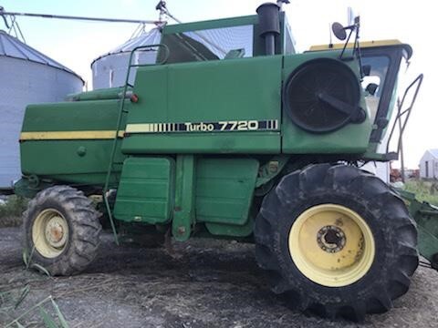  John Deere 7720 Combine