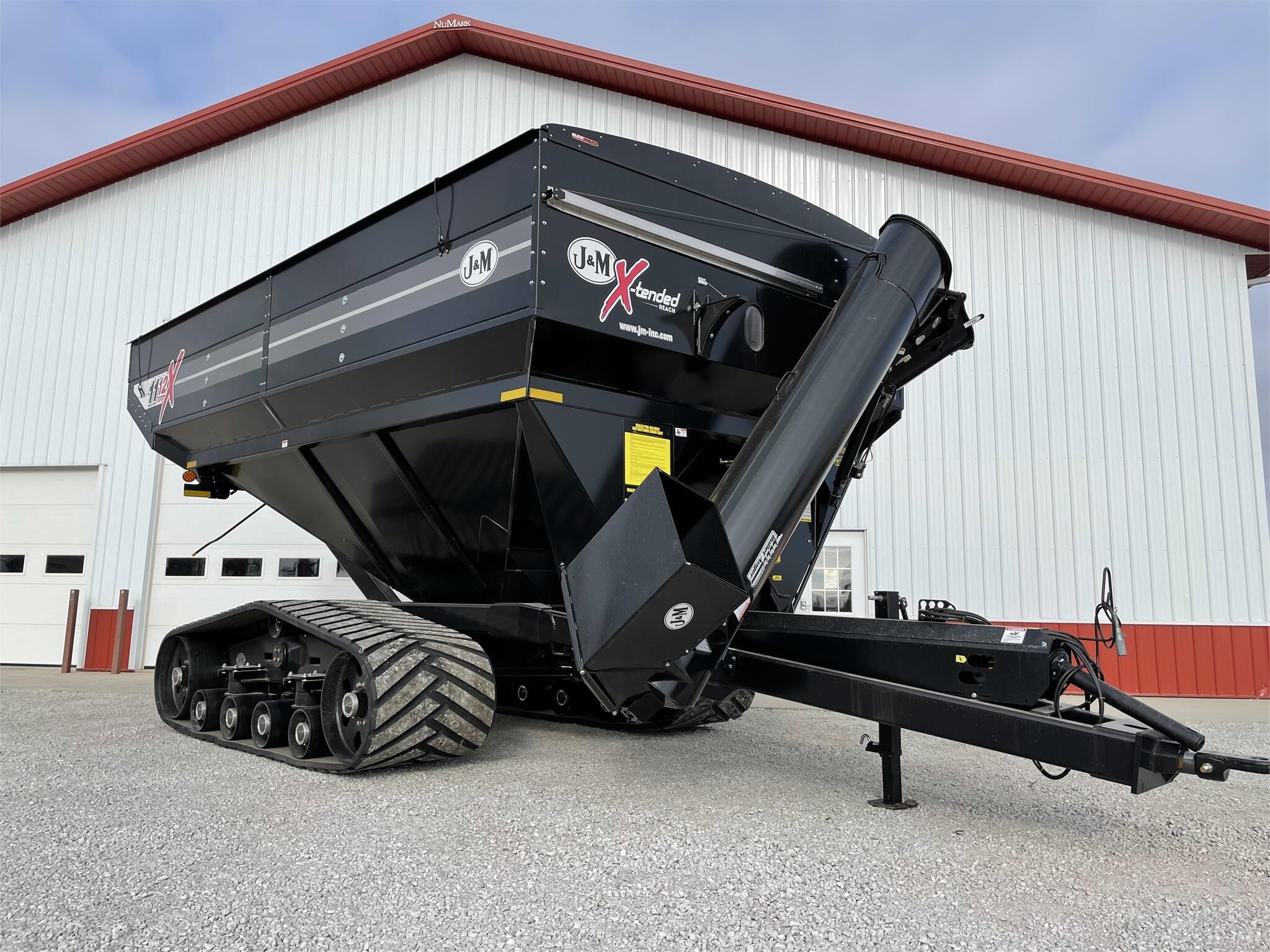 2025 J&M 1112-20T Grain Cart