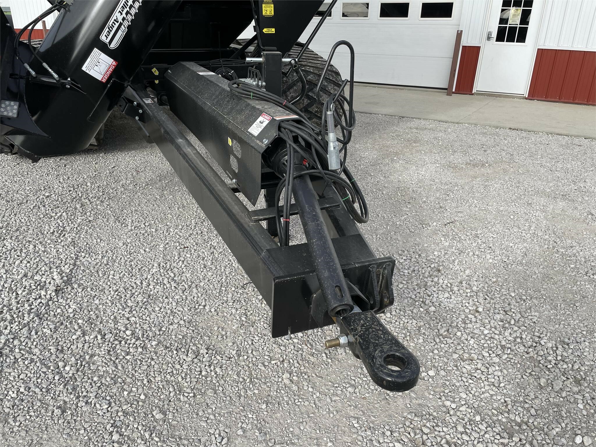 2025 J&M 1112-20T Grain Cart