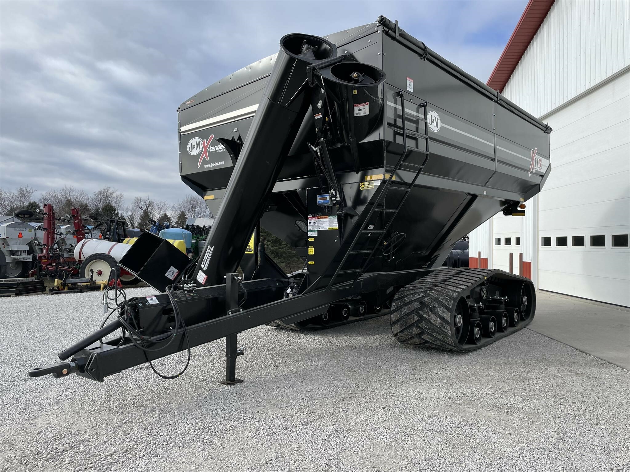 2025 J&M 1112-20T Grain Cart