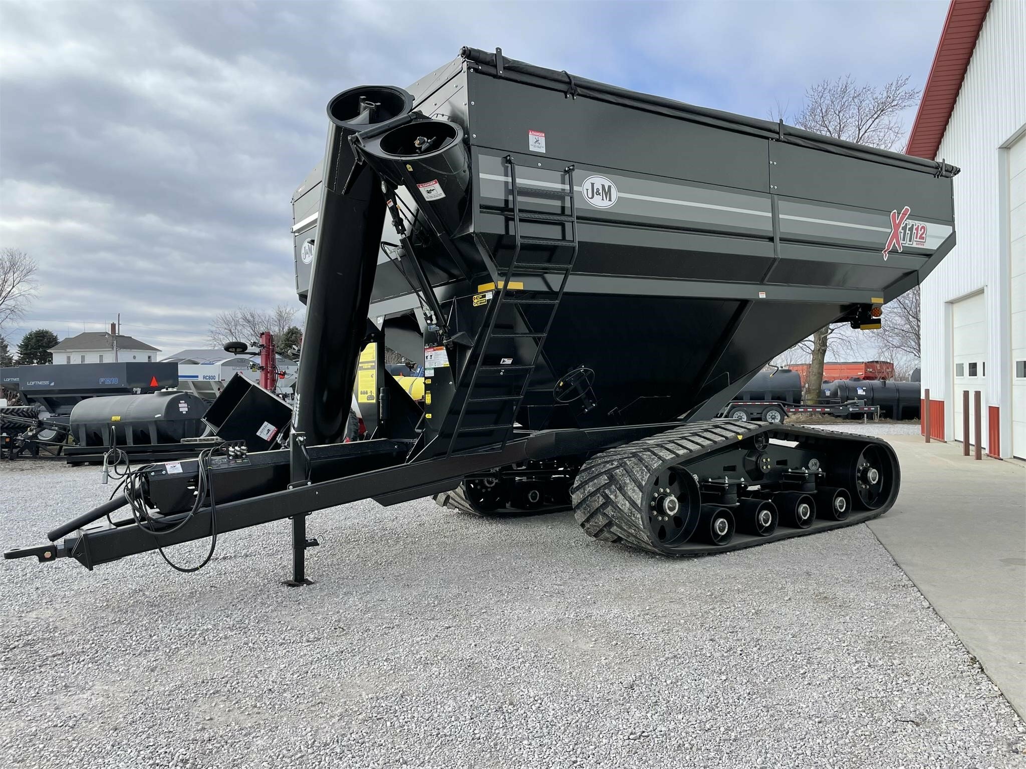 2025 J&M 1112-20T Grain Cart