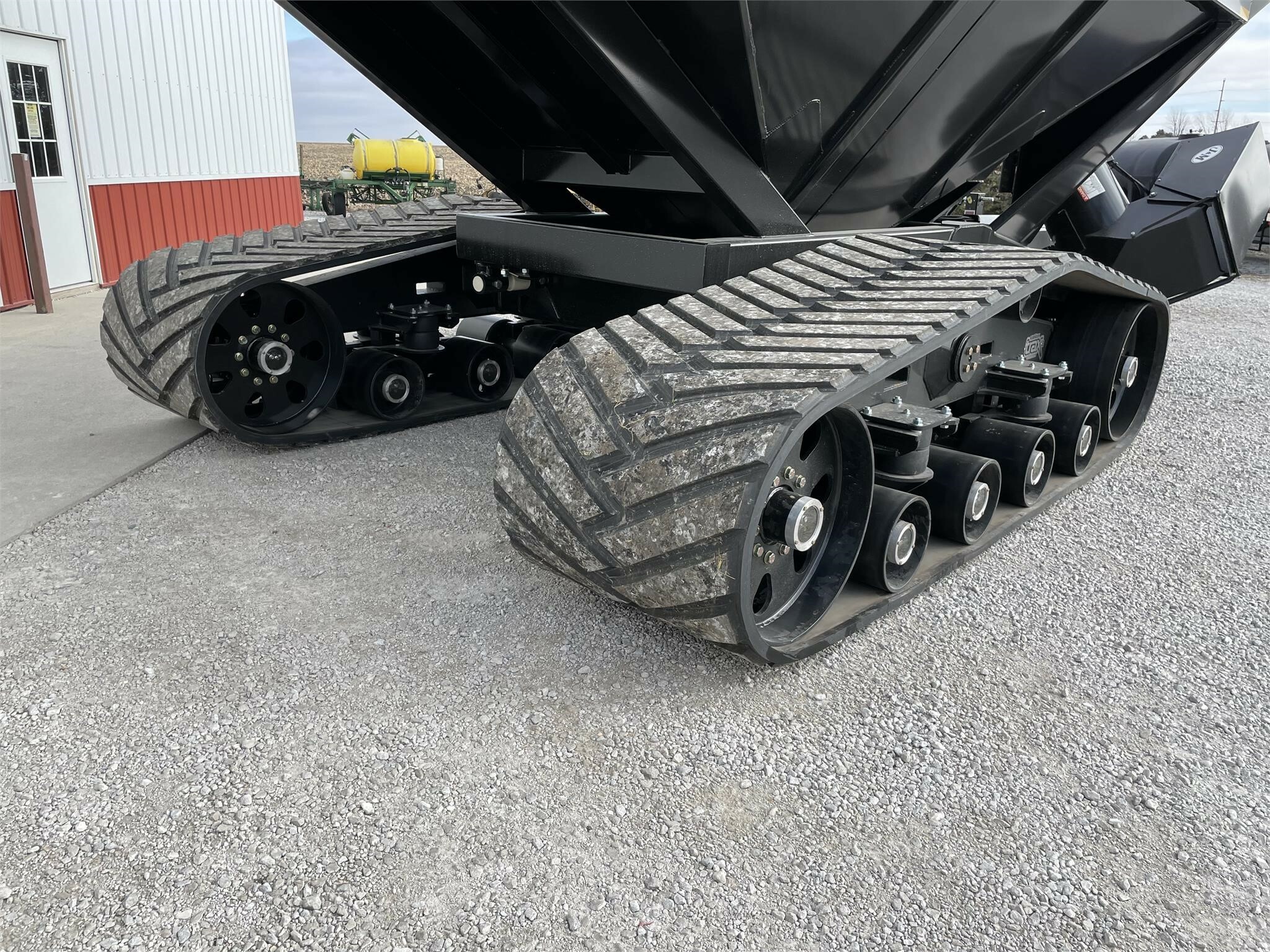 2025 J&M 1112-20T Grain Cart