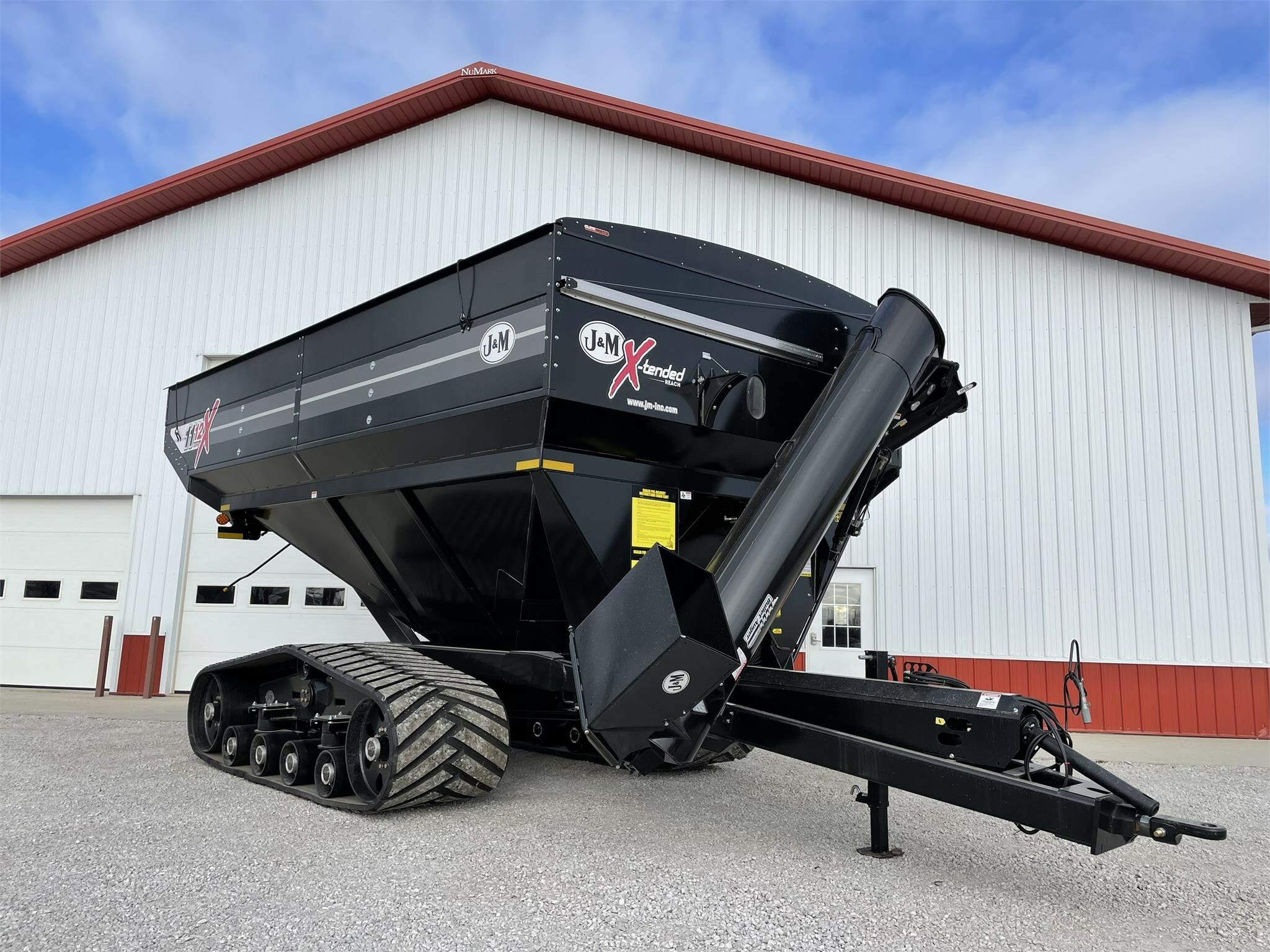 2025 J&M 1112-20T Grain Cart