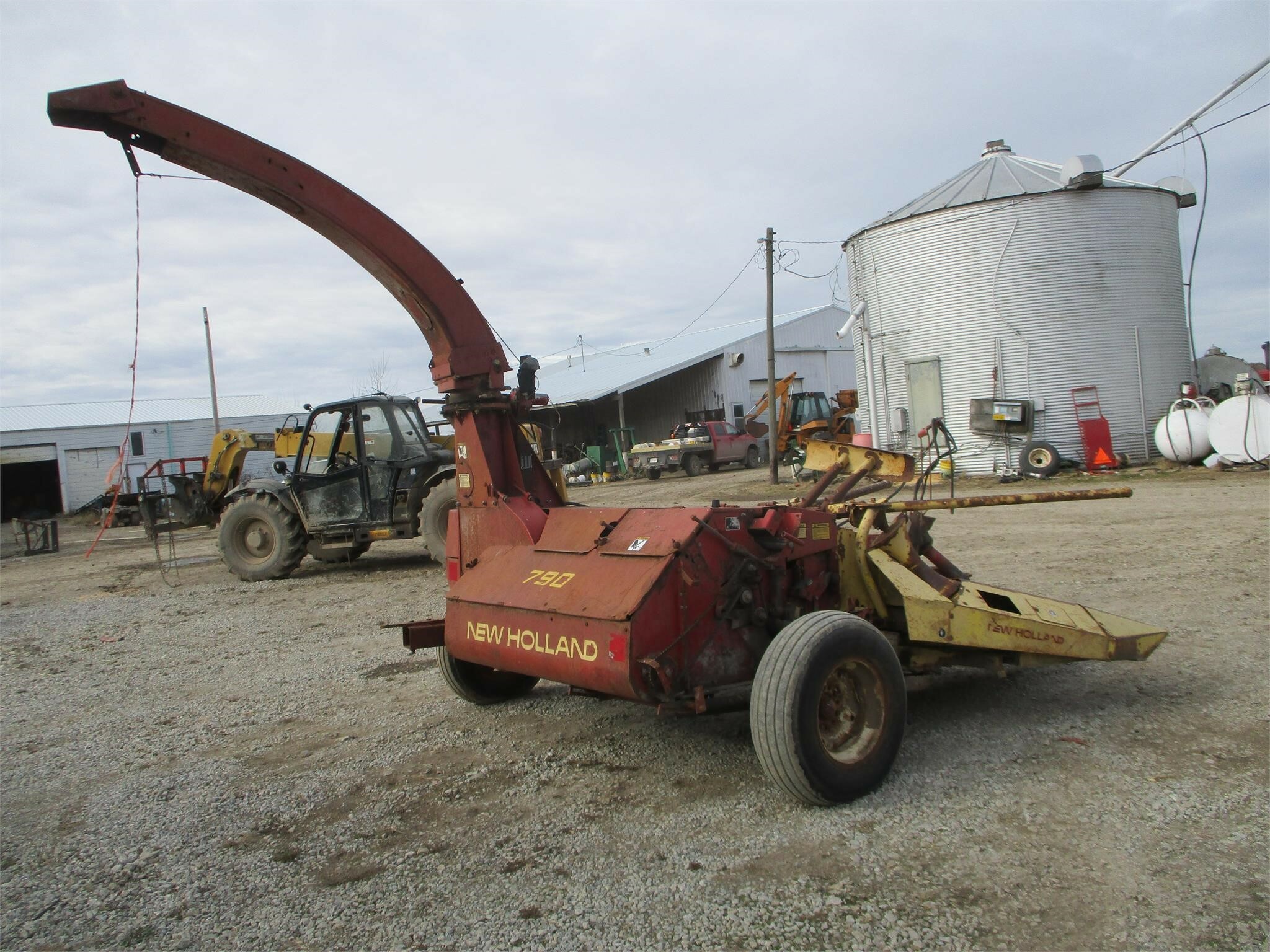  New Holland 790 Pull-Type Forage Harvester