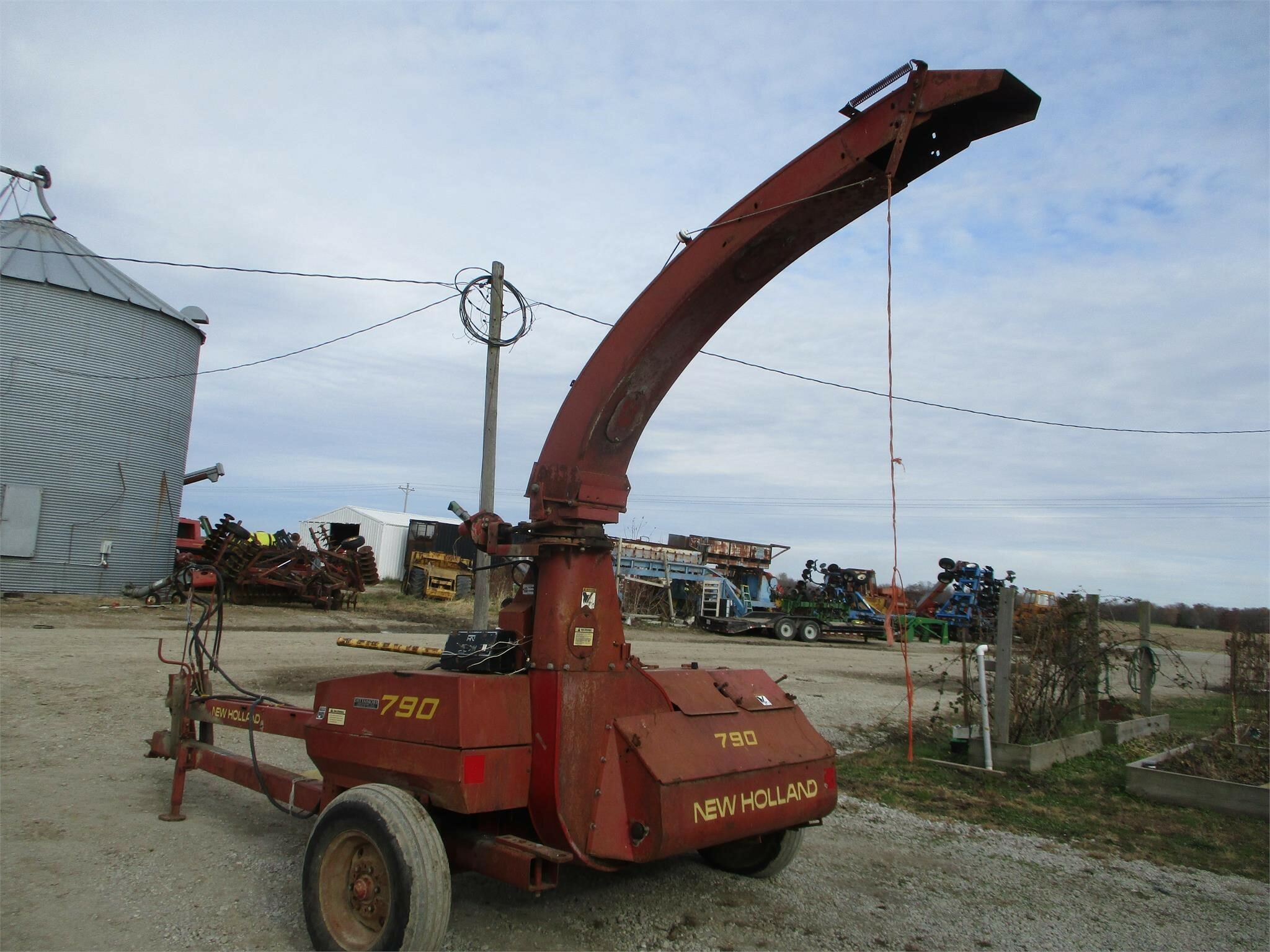  New Holland 790 Pull-Type Forage Harvester