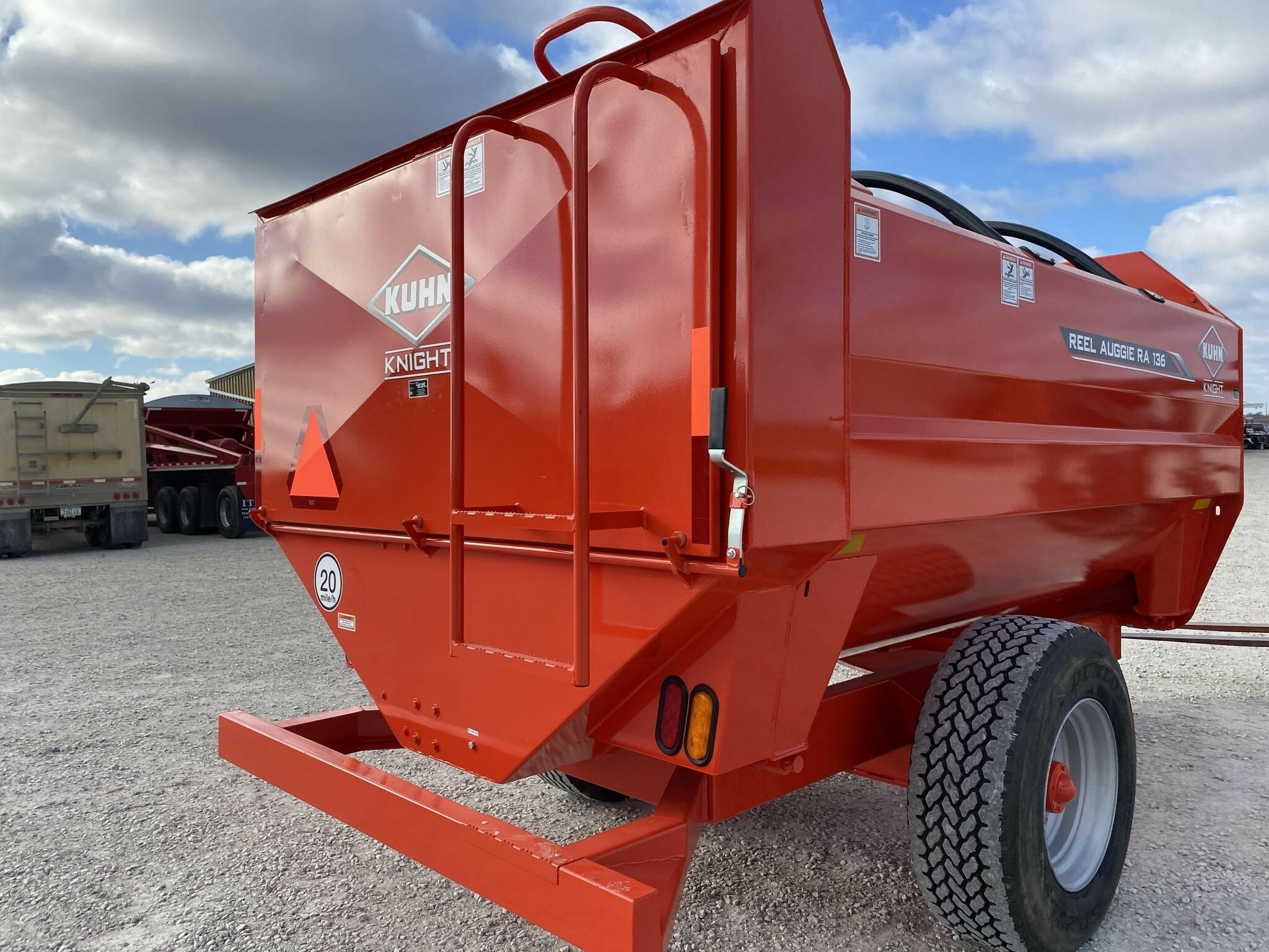 2025 Kuhn Knight RA136 Grinders and Mixer