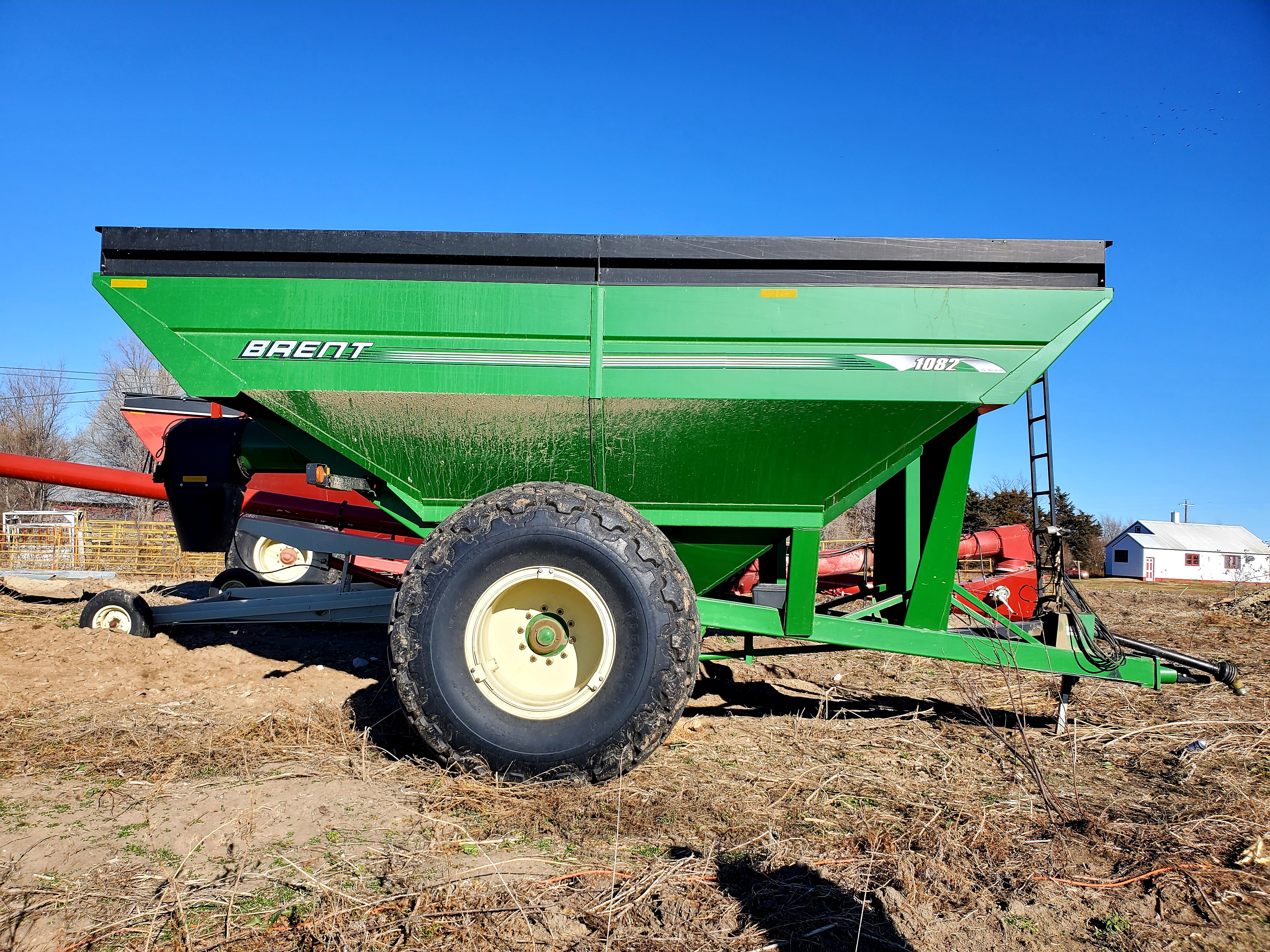 2011 Brent 1082 Grain Cart