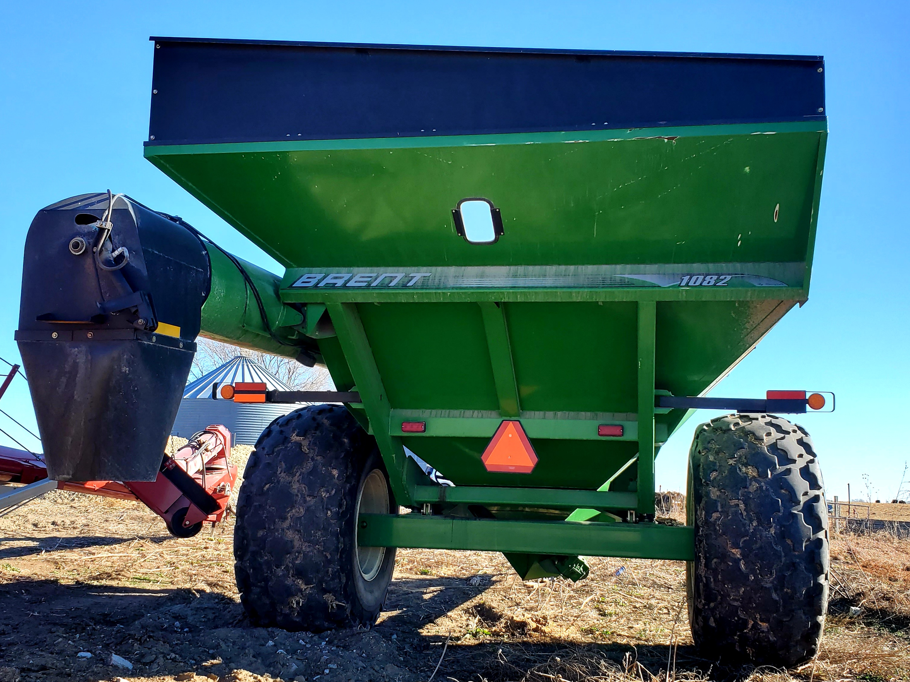 2011 Brent 1082 Grain Cart