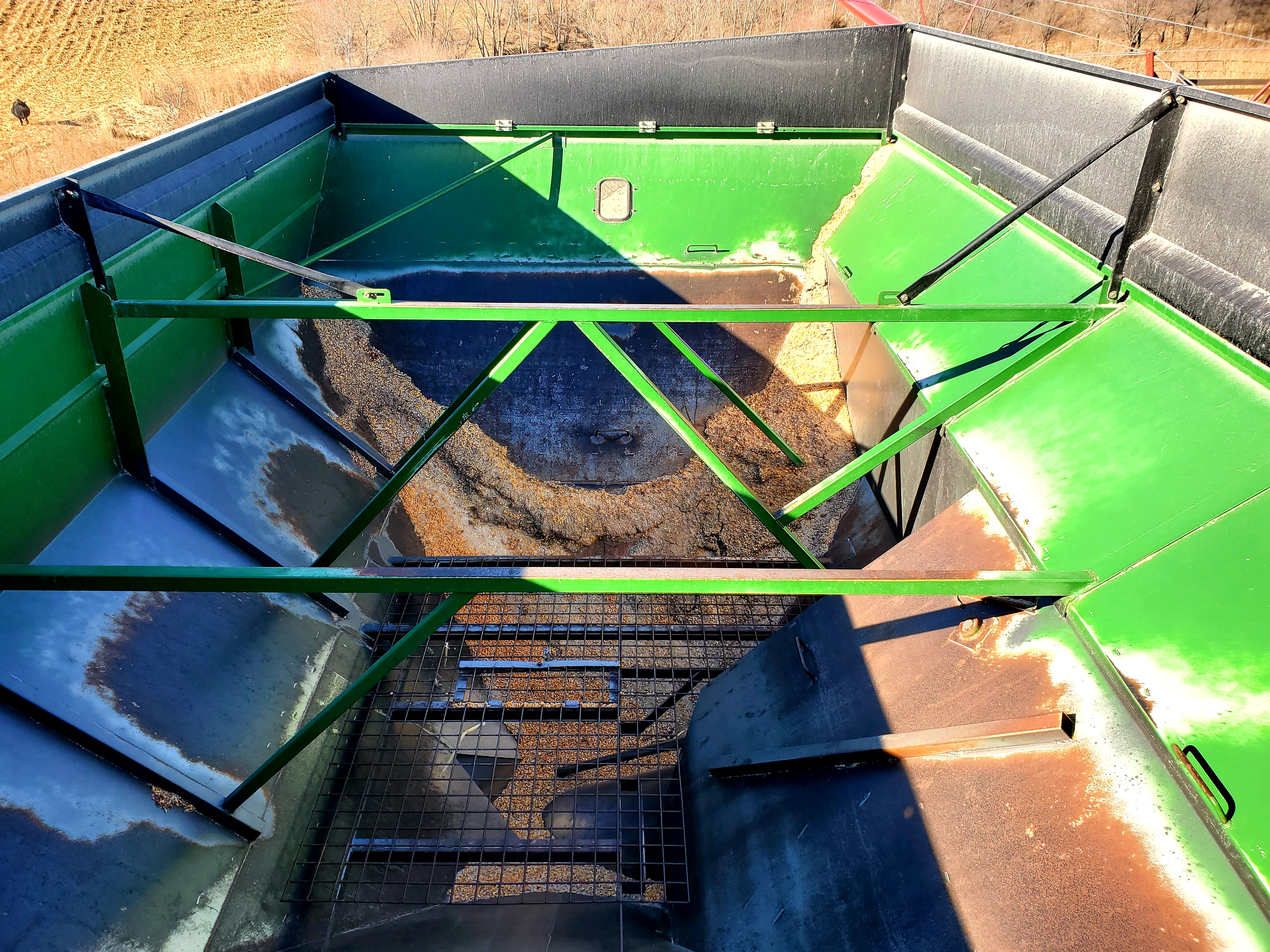 2011 Brent 1082 Grain Cart