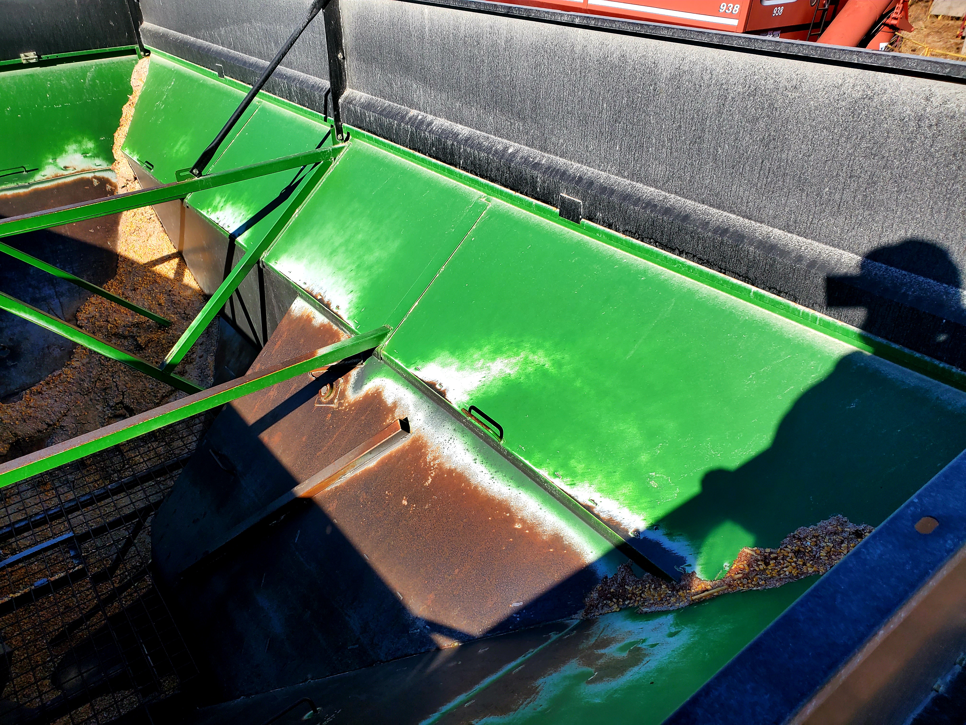 2011 Brent 1082 Grain Cart