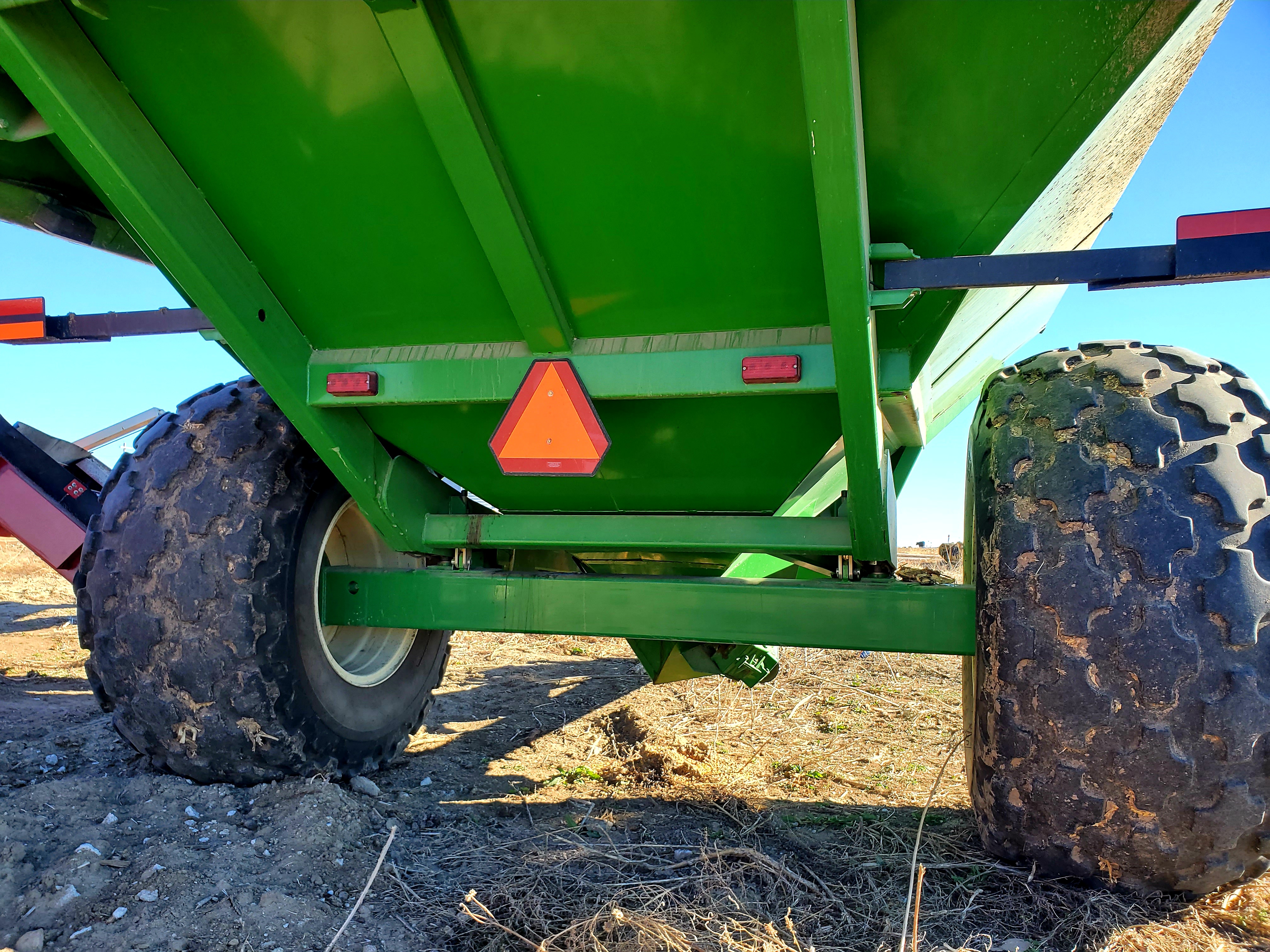 2011 Brent 1082 Grain Cart