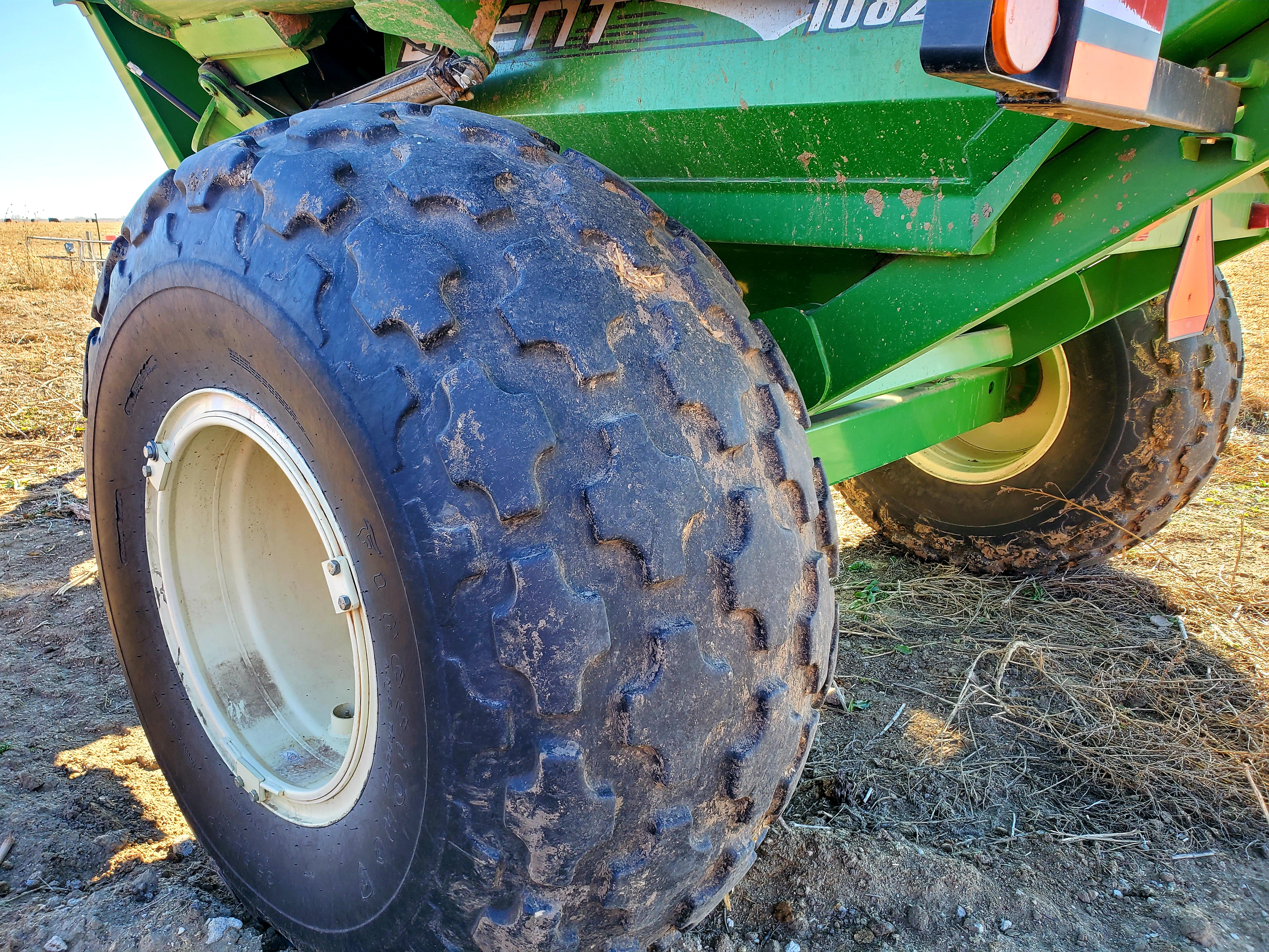 2011 Brent 1082 Grain Cart