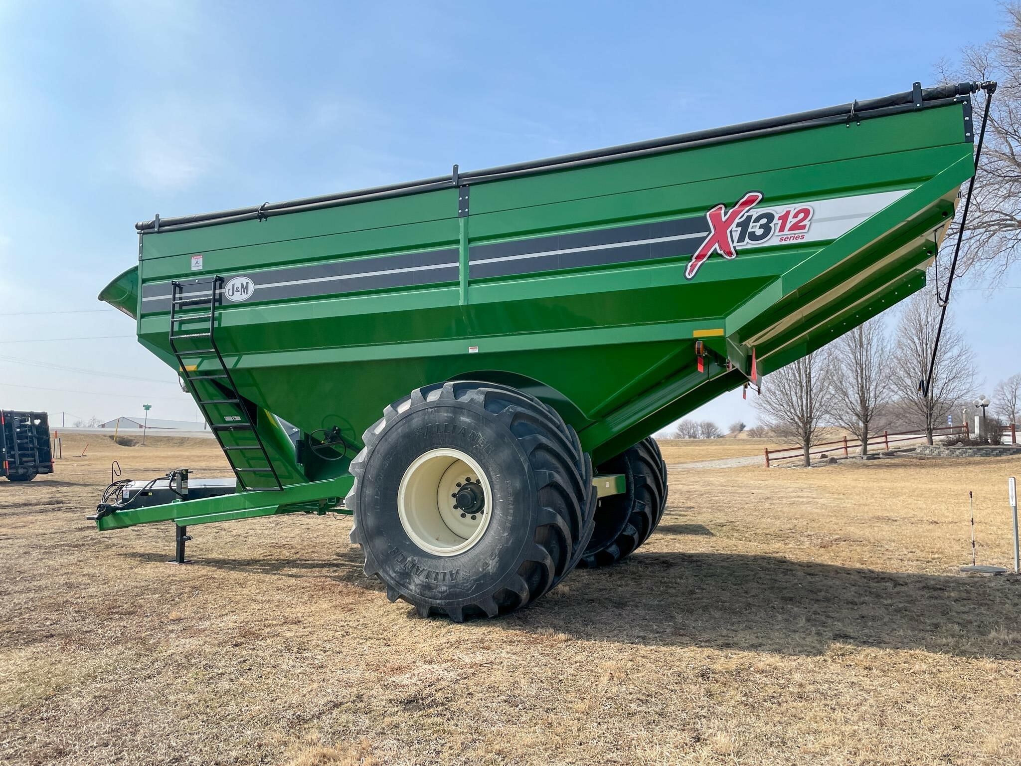 2026 J&M 1312-20S Grain Cart