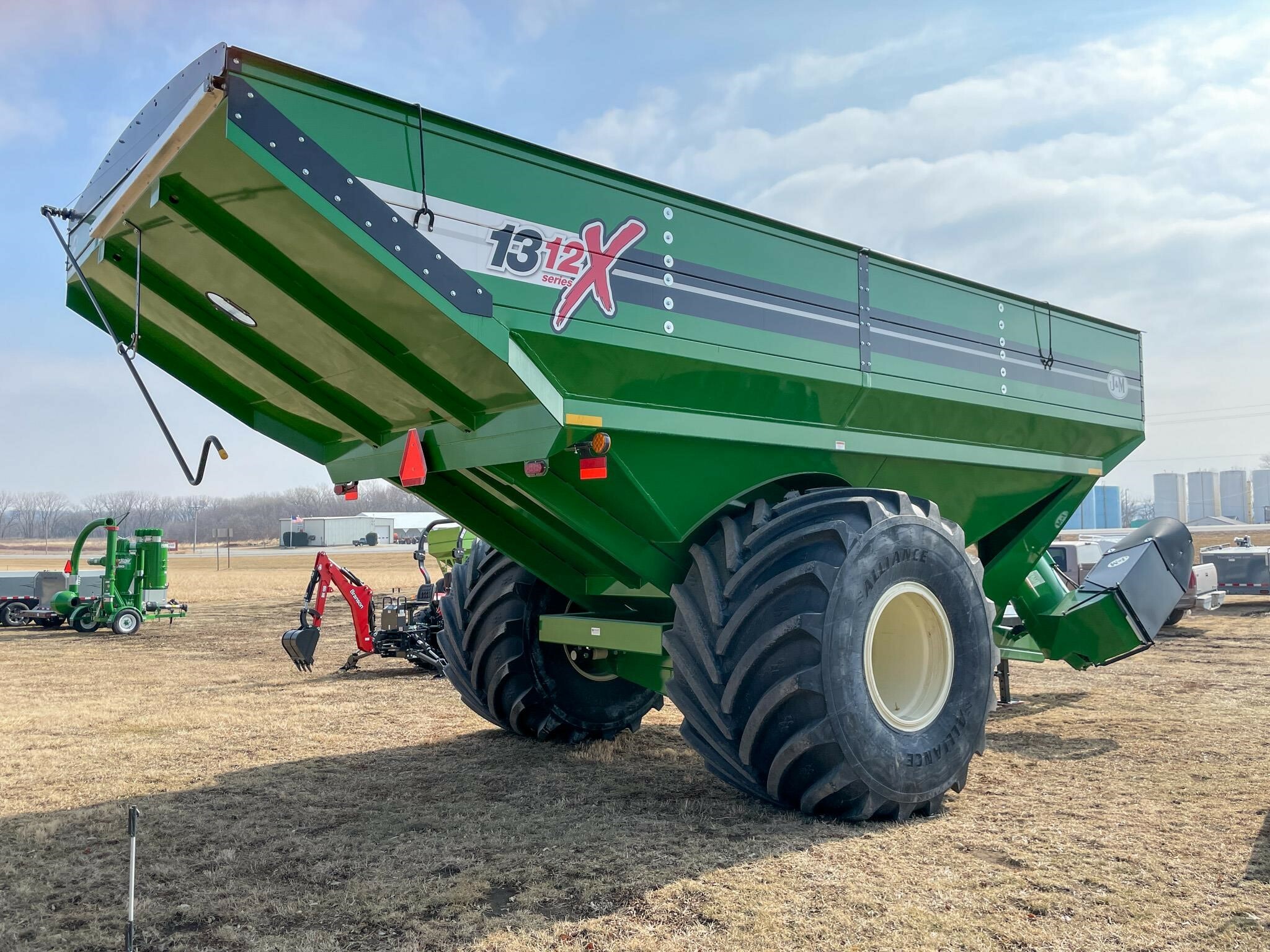 2026 J&M 1312-20S Grain Cart