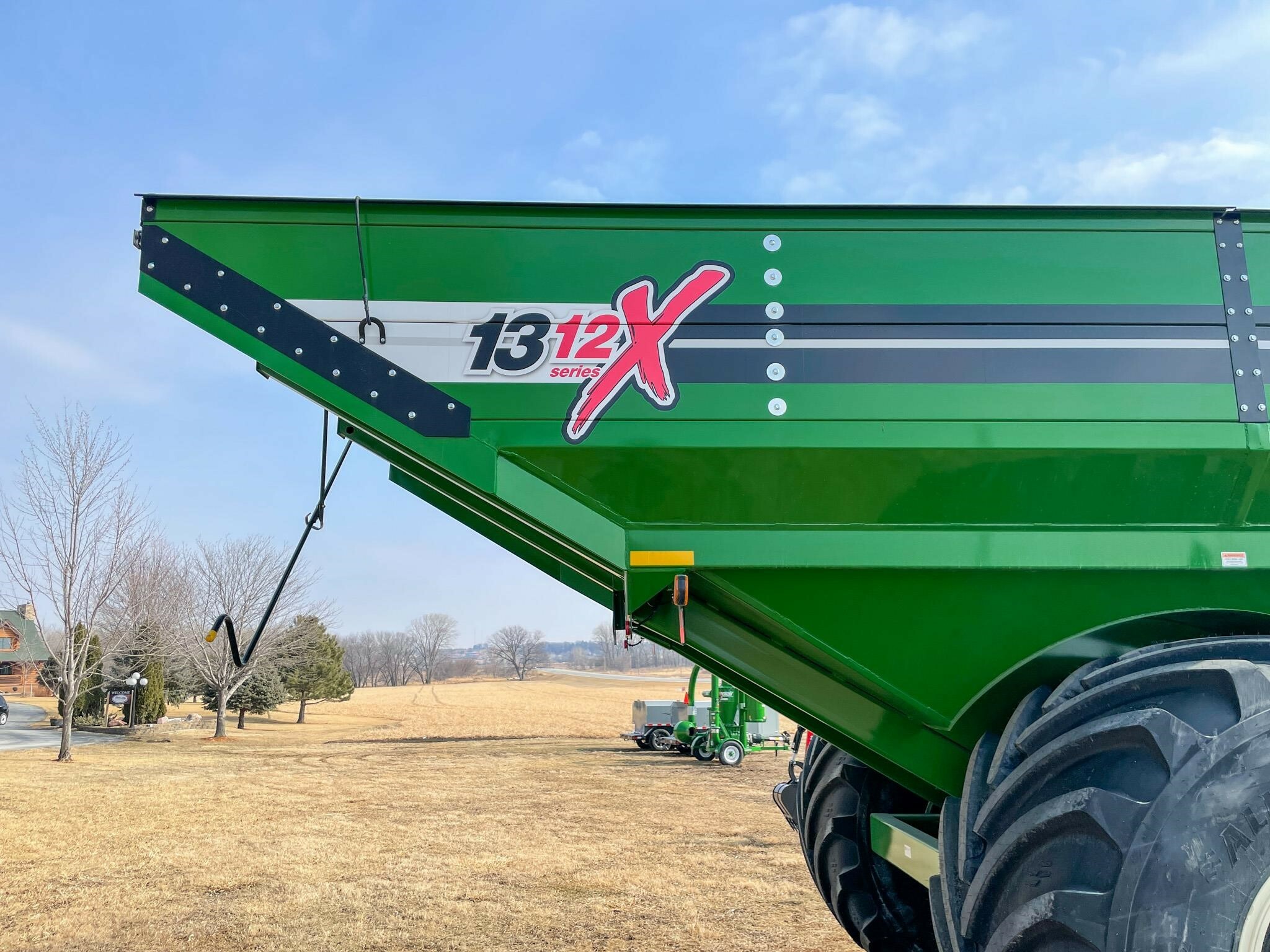 2026 J&M 1312-20S Grain Cart