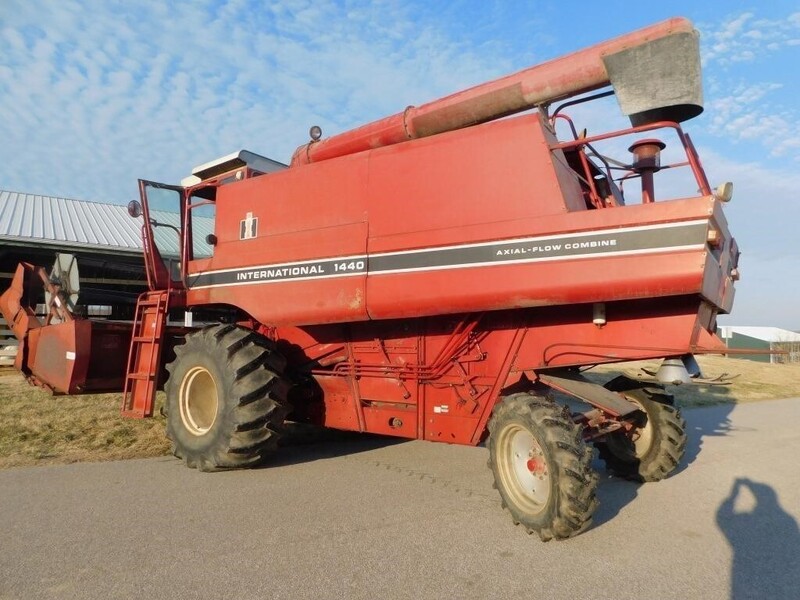 International Harvester 1440 Combine 8,250 Machinery Pete