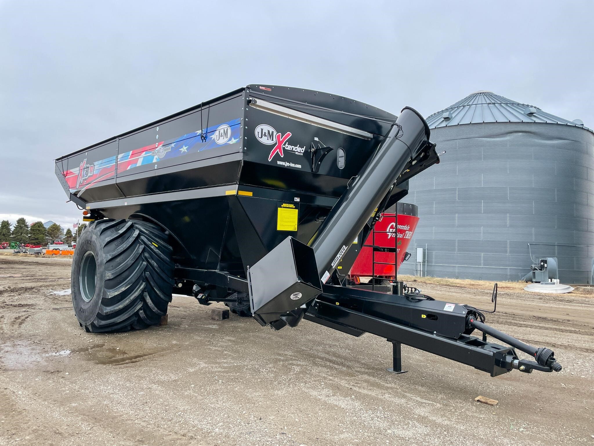 2026 J&M 1312-20S Grain Cart