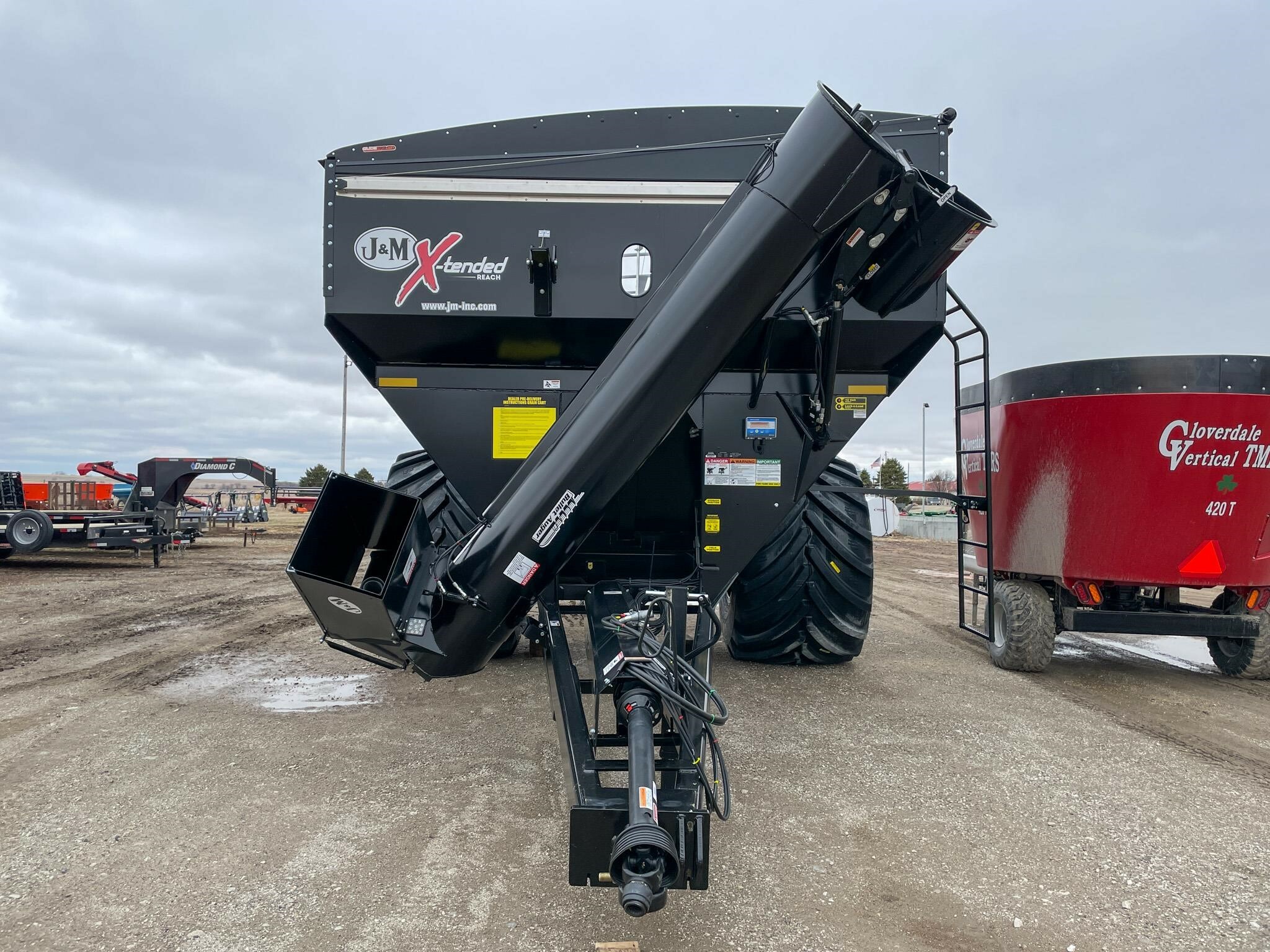 2026 J&M 1312-20S Grain Cart