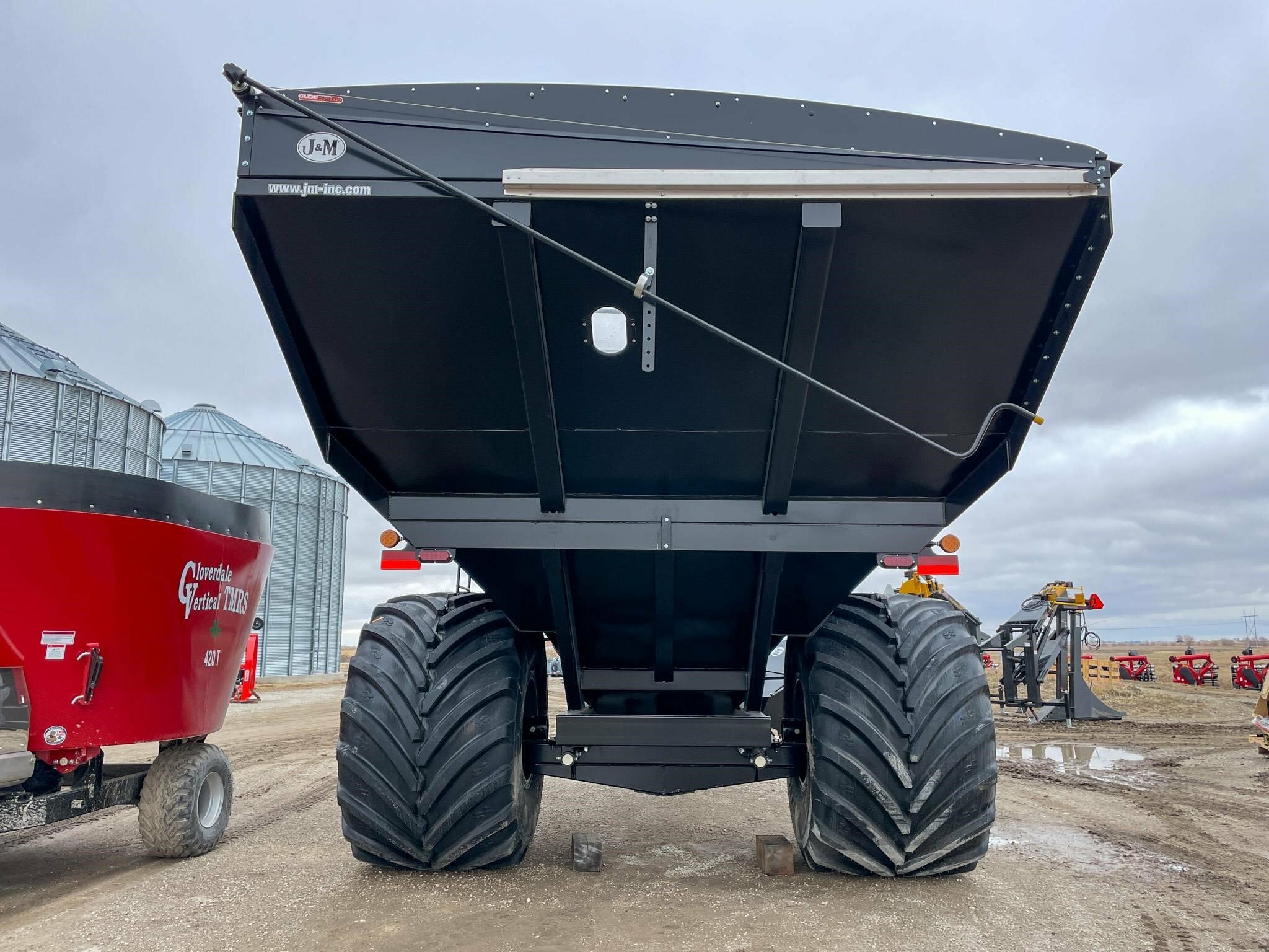 2026 J&M 1312-20S Grain Cart