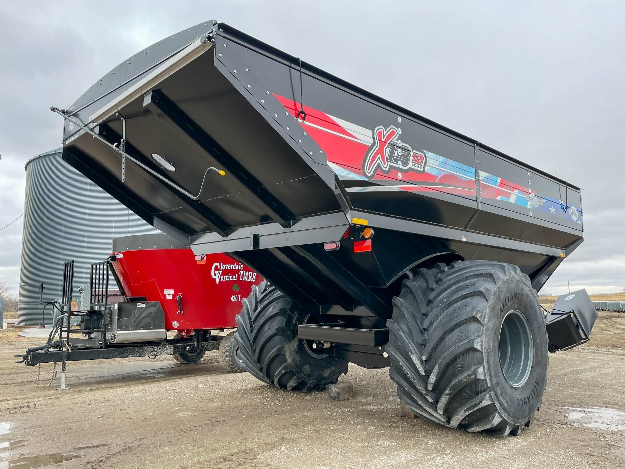 2026 J&M 1312-20S Grain Cart