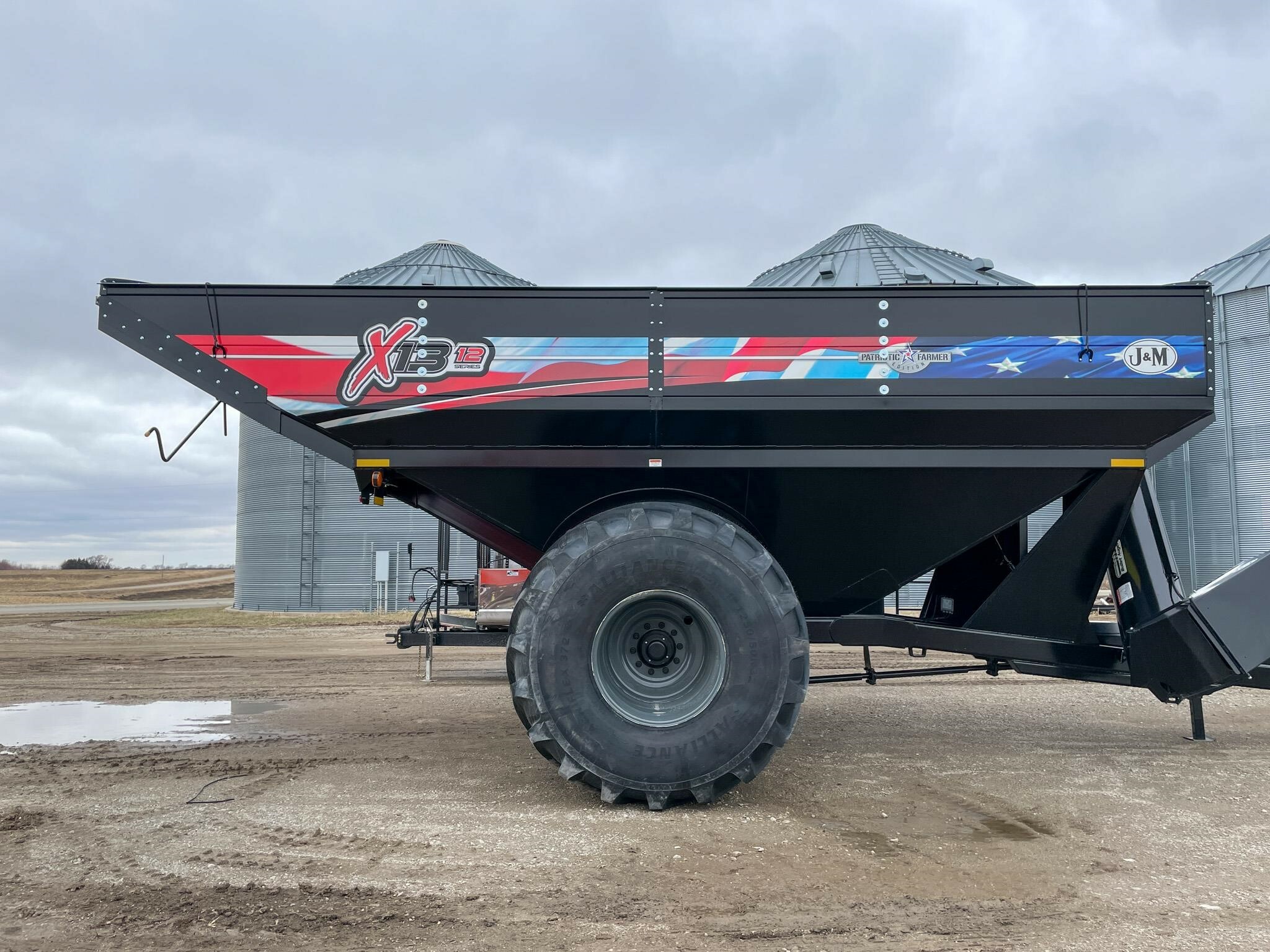 2026 J&M 1312-20S Grain Cart