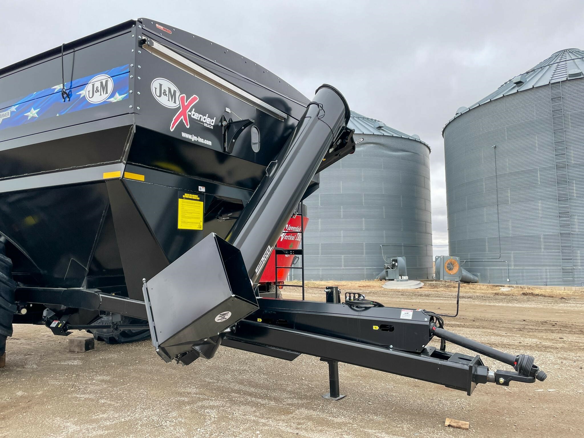 2026 J&M 1312-20S Grain Cart