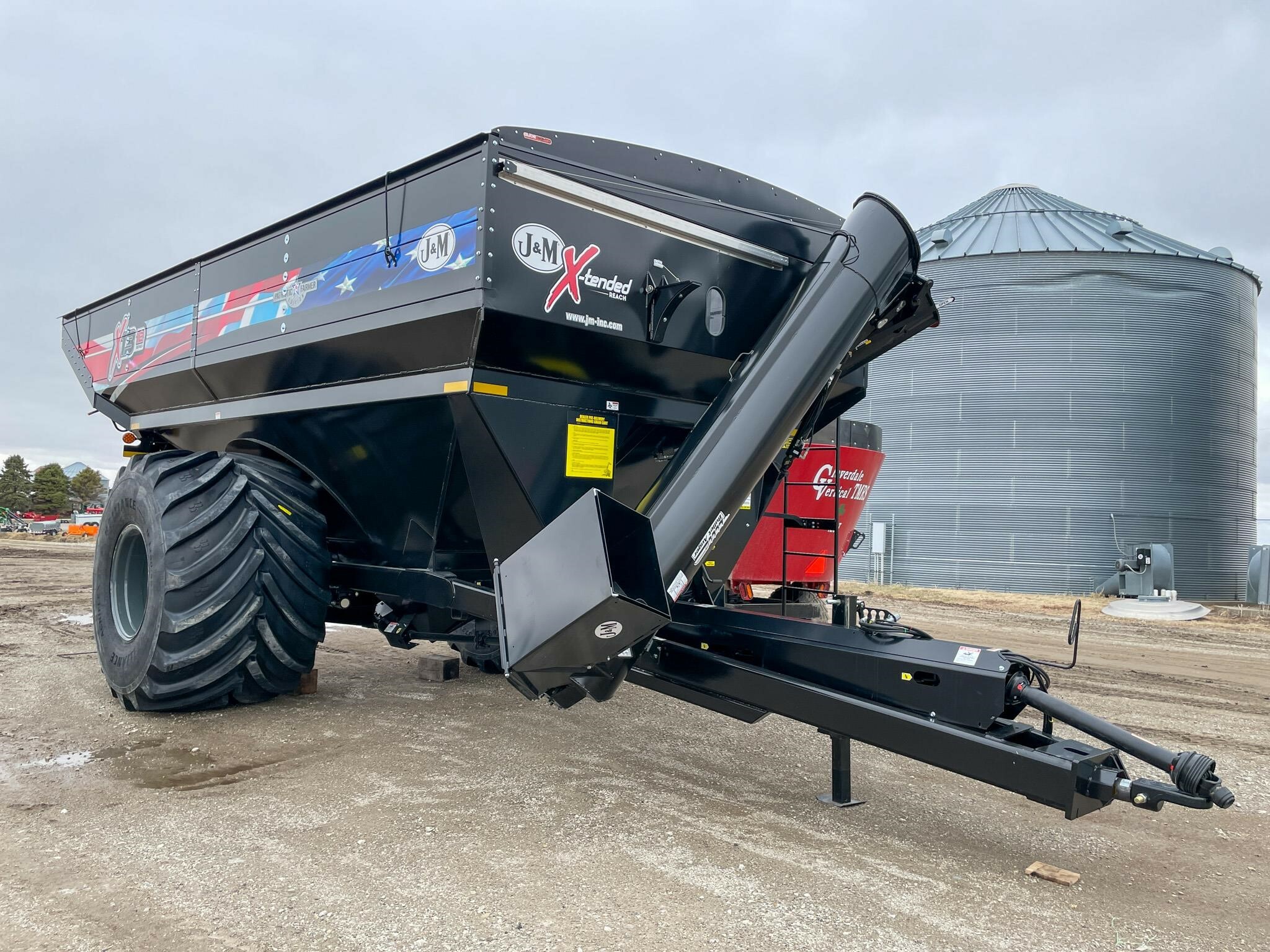 2026 J&M 1312-20S Grain Cart