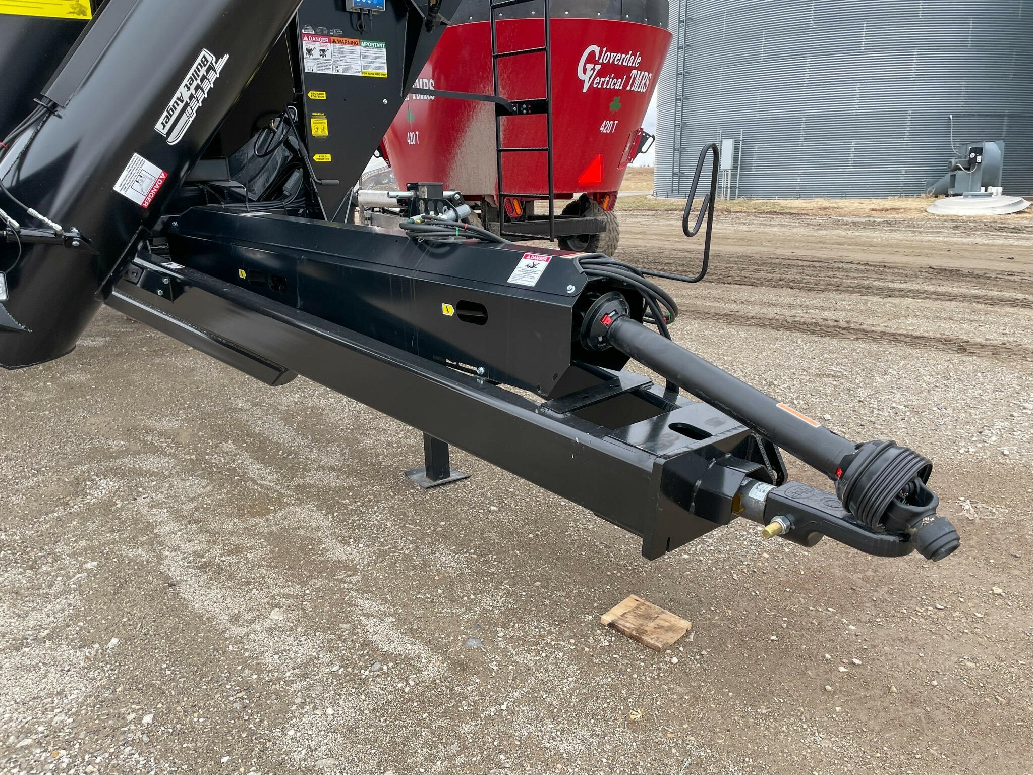 2026 J&M 1312-20S Grain Cart
