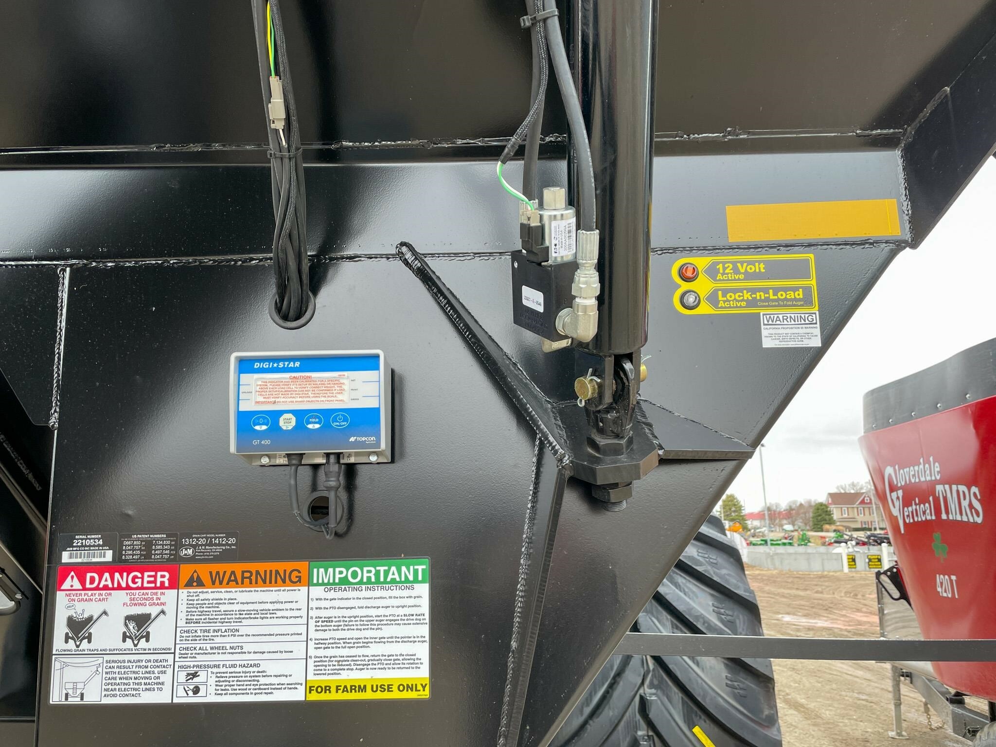 2026 J&M 1312-20S Grain Cart