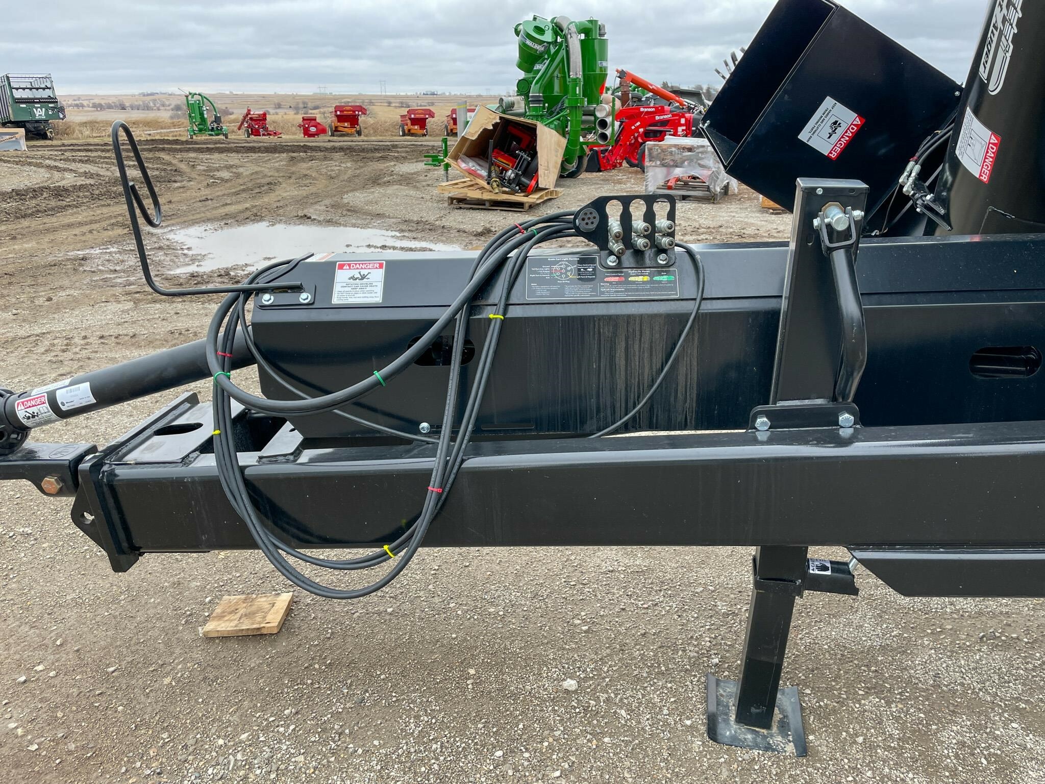2026 J&M 1312-20S Grain Cart