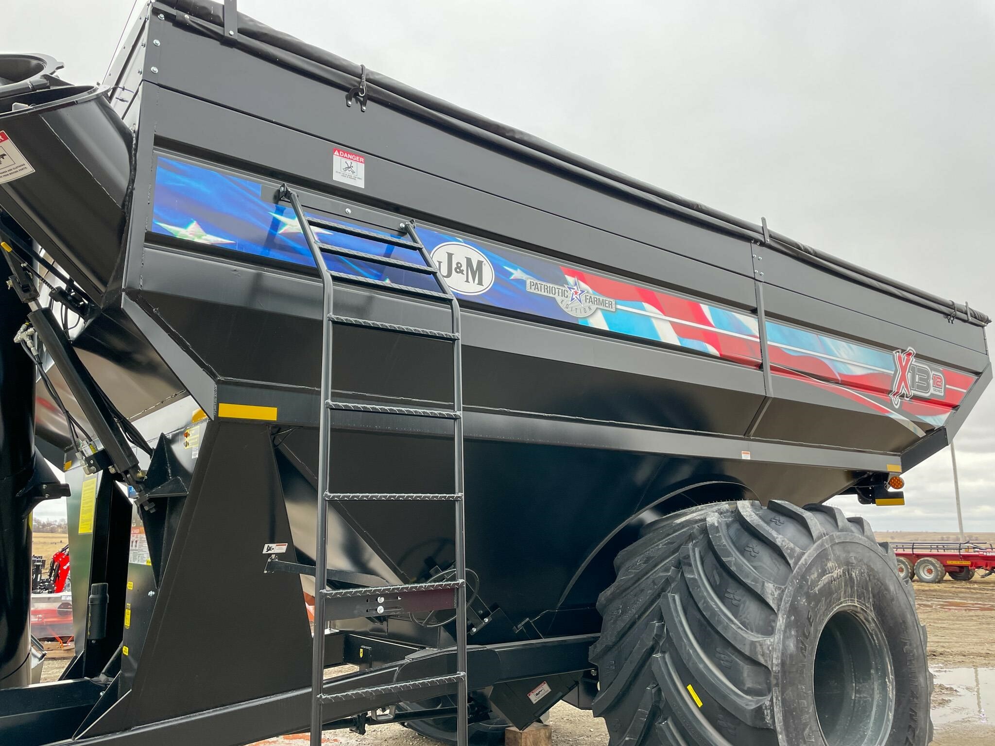 2026 J&M 1312-20S Grain Cart