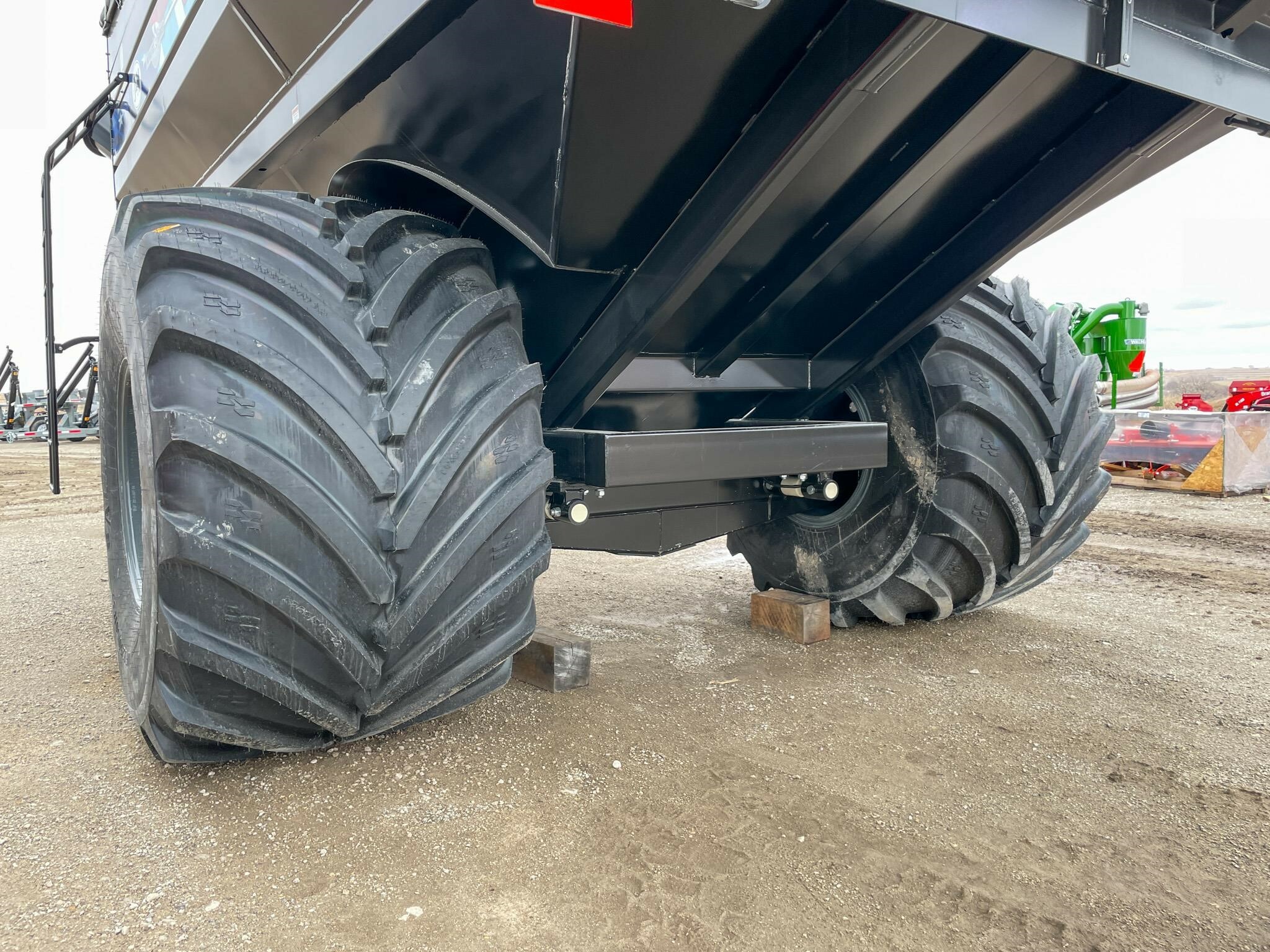 2026 J&M 1312-20S Grain Cart