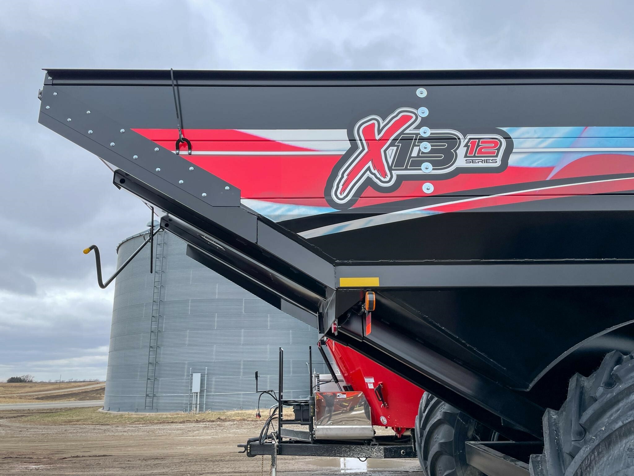 2026 J&M 1312-20S Grain Cart