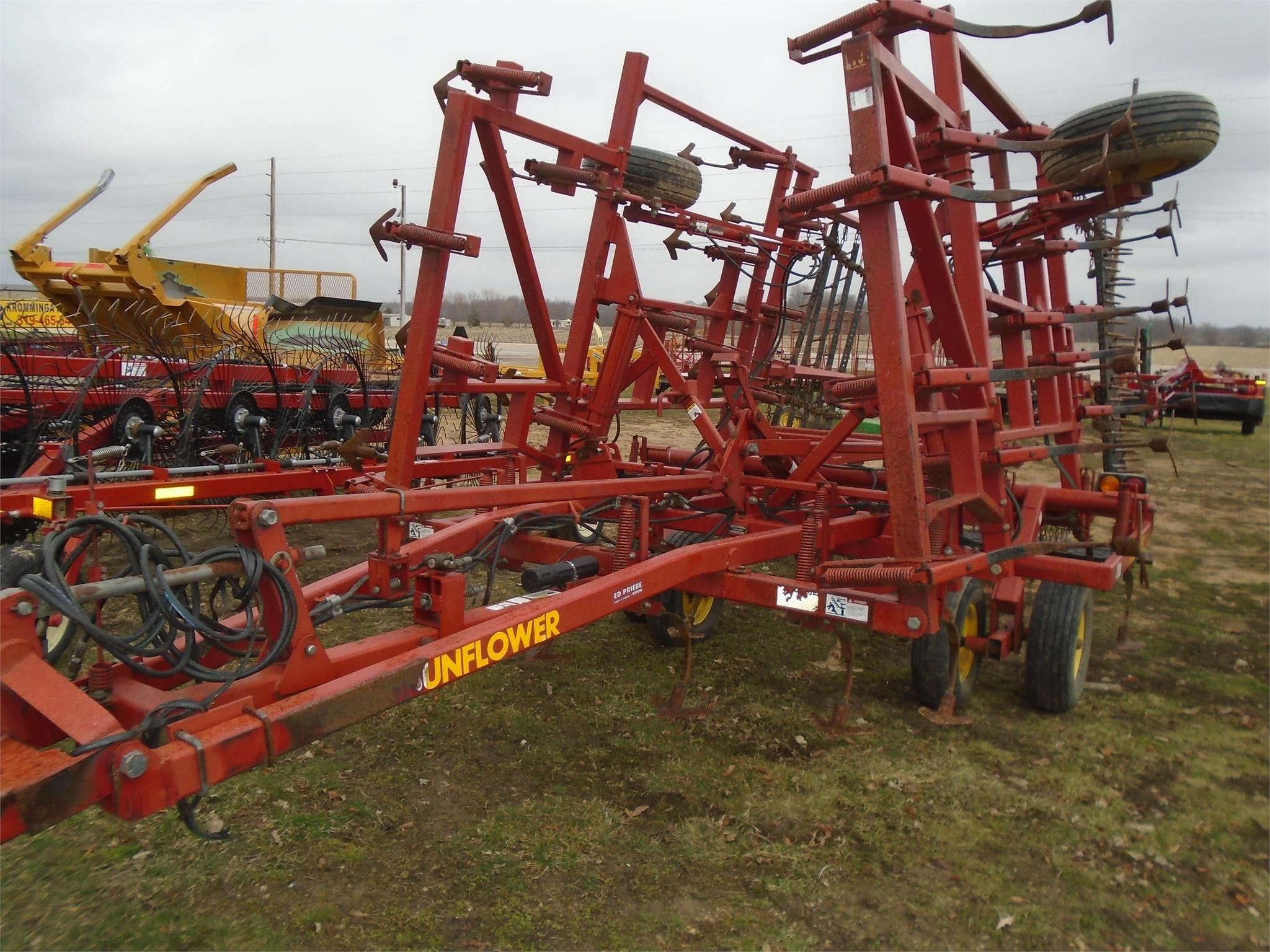 Sunflower 503422 Field Cultivator 12,500 Machinery Pete