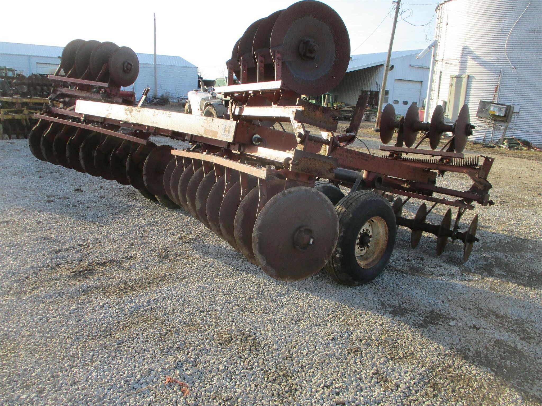 International Harvester 183 Cultivator 2,750 Machinery Pete