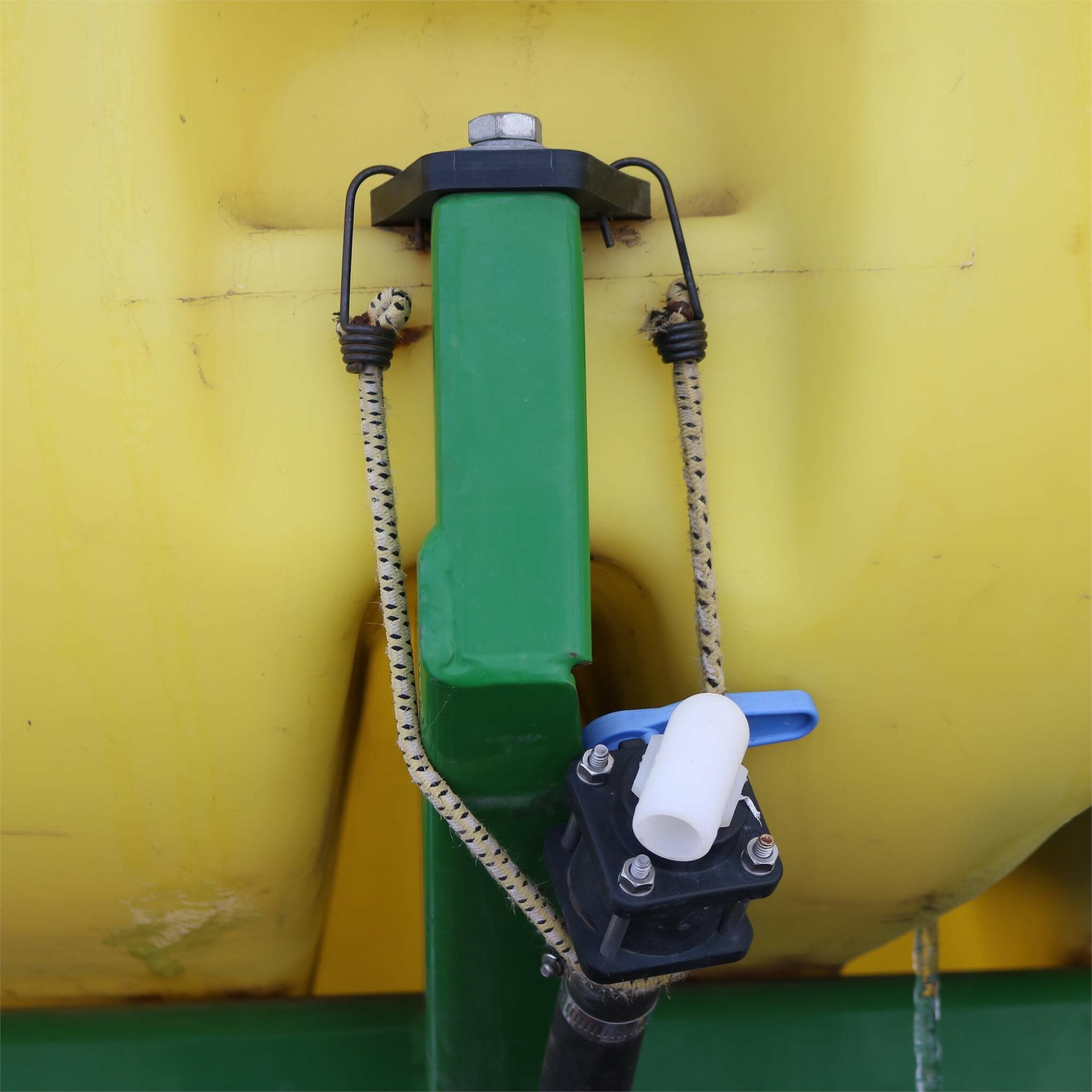 2009 Fast 9518T Pull-Type Sprayer