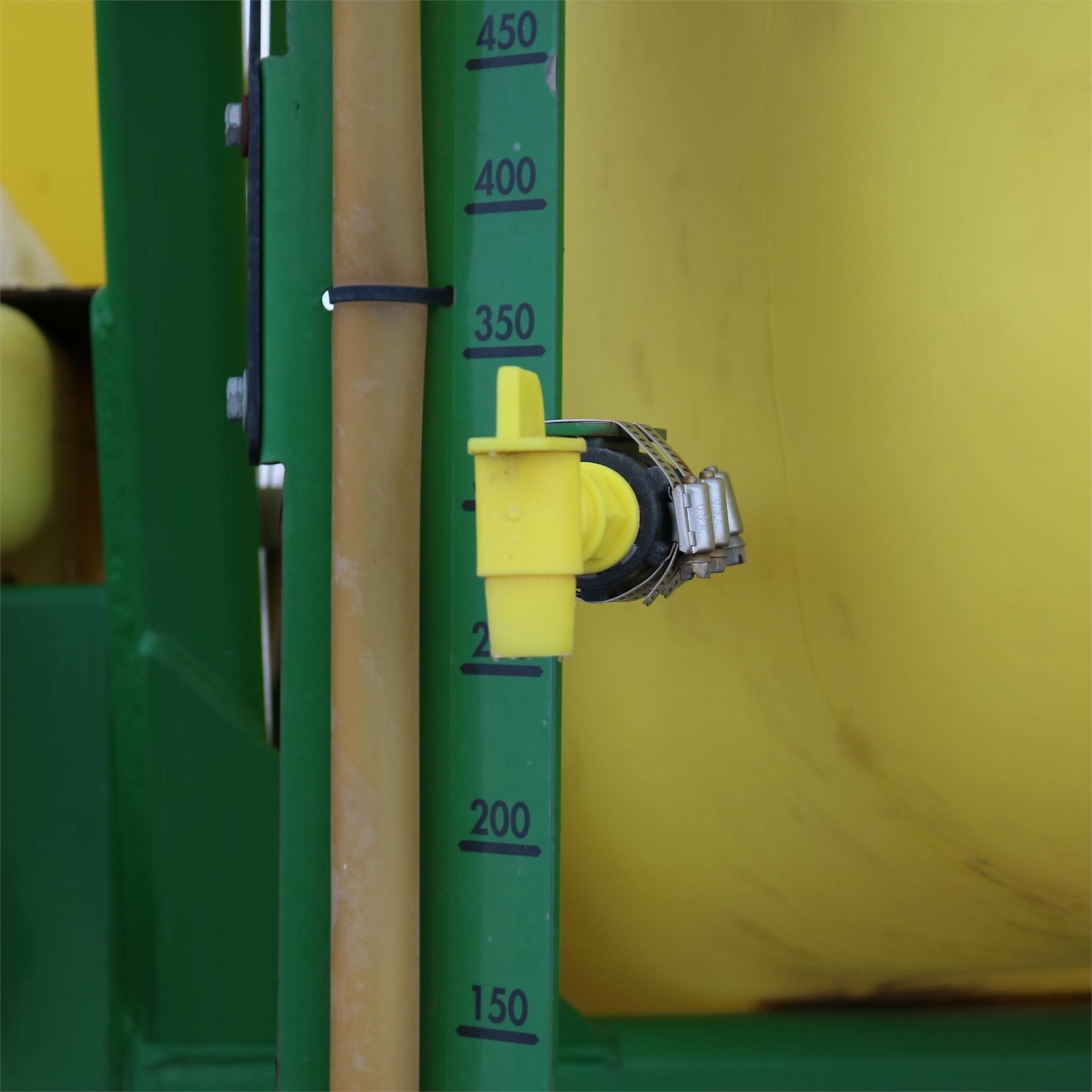 2009 Fast 9518T Pull-Type Sprayer