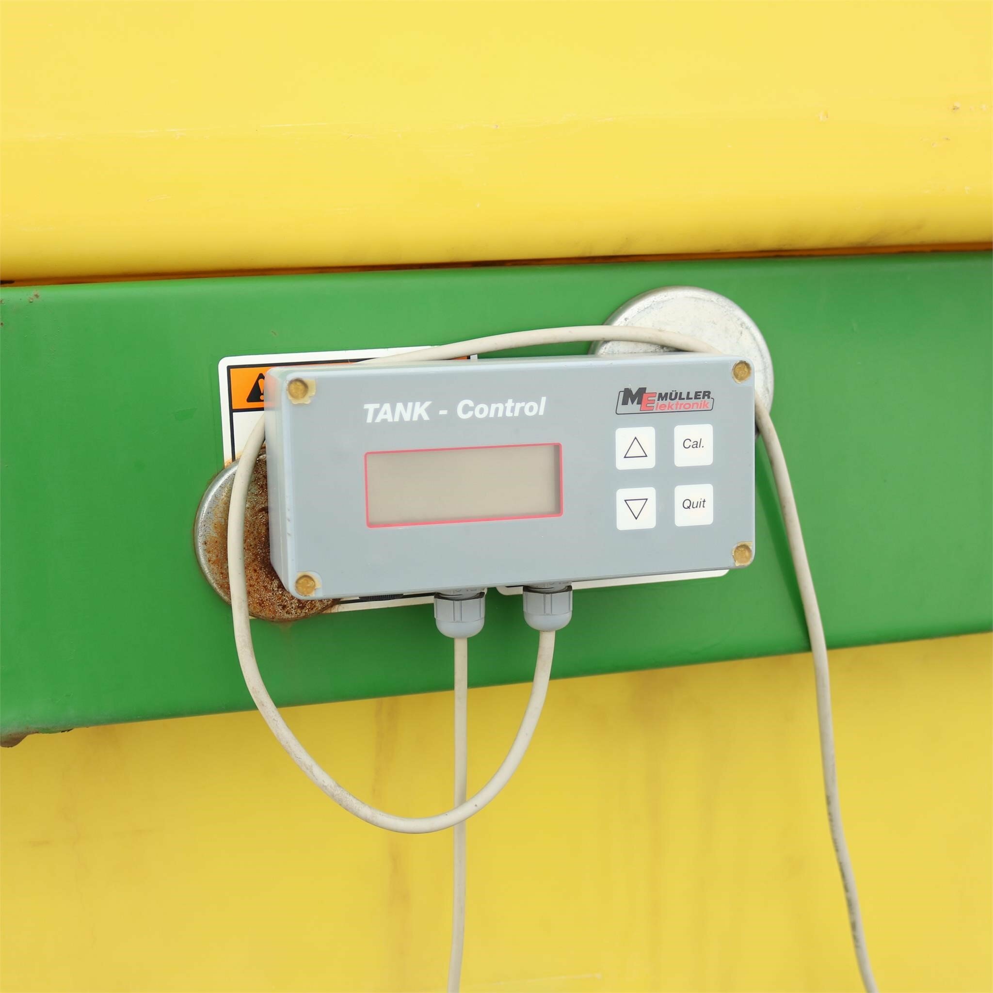 2009 Fast 9518T Pull-Type Sprayer