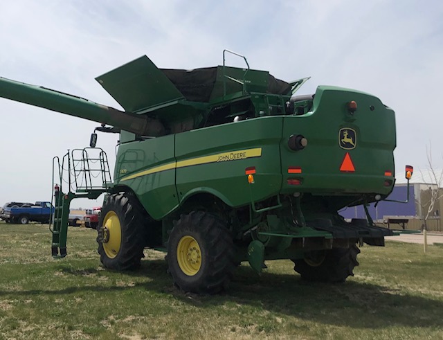 2013 John Deere S670 Combine
