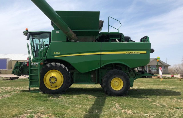2013 John Deere S670 Combine