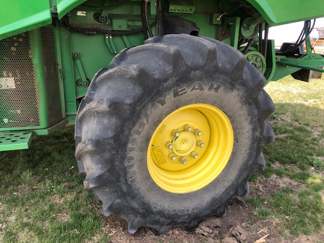 2013 John Deere S670 Combine